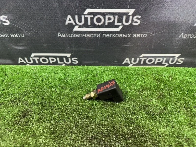 Датчик стоп сигнала Hyundai Matrix 2006 938103K000 G4GB