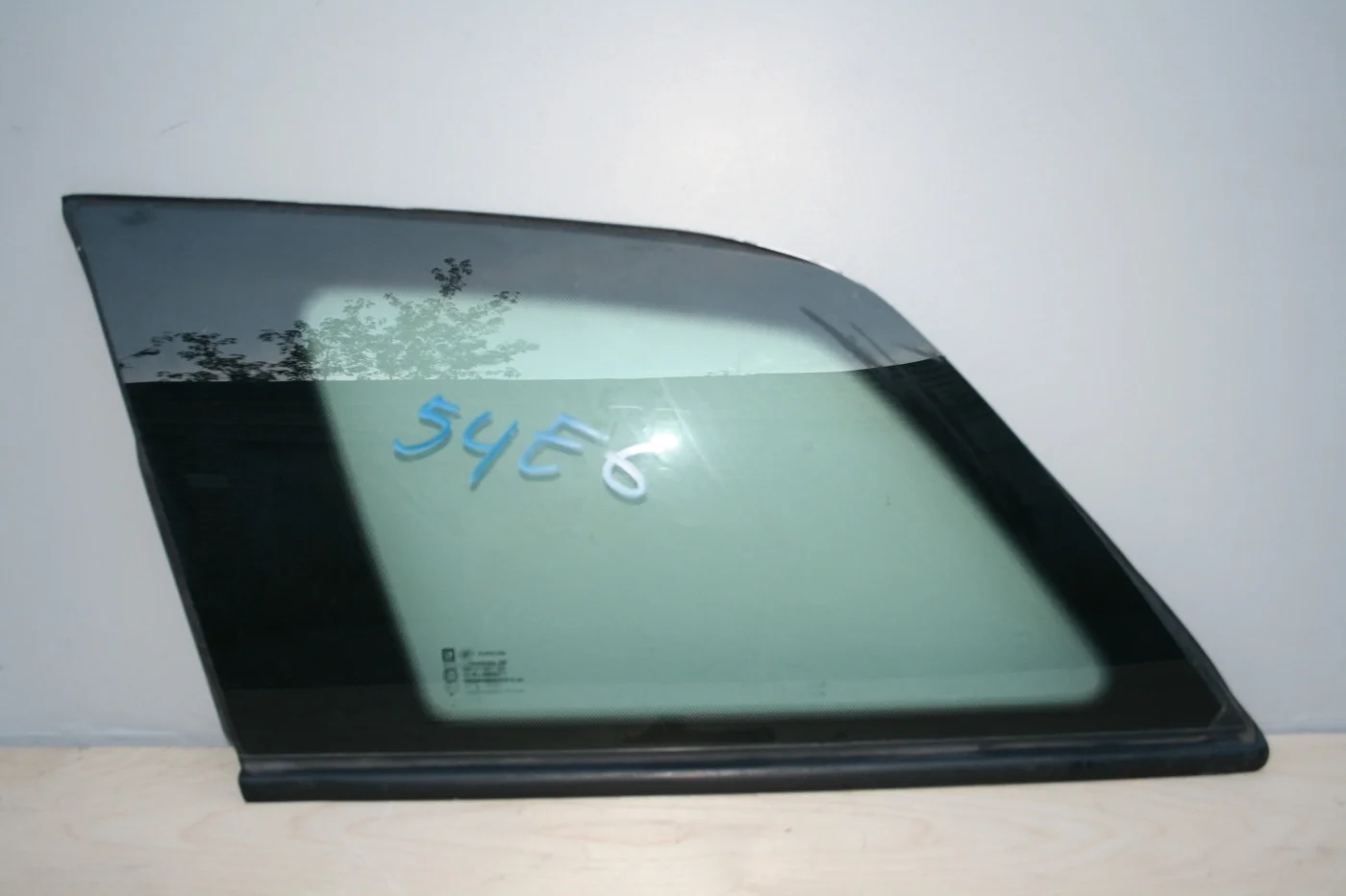 Форточка кузовная задняя L универсал Опель Астра Н