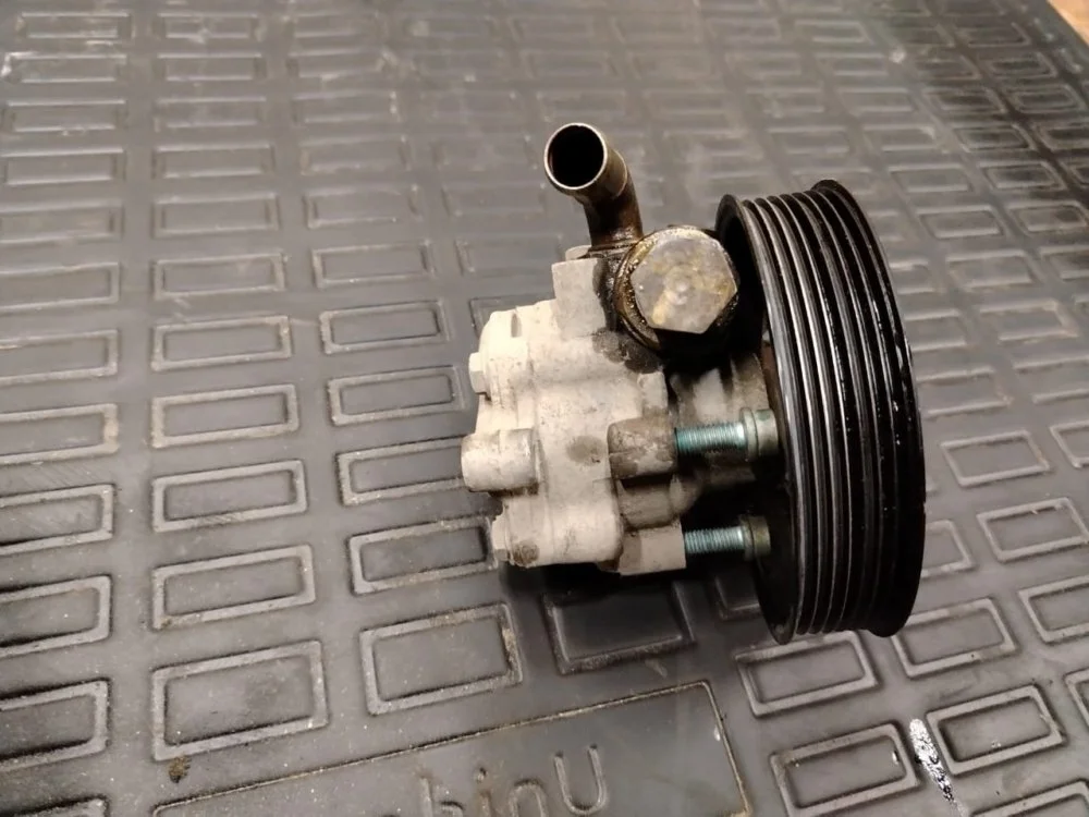 Насос гур Volkswagen Touareg 2004 7L6422154E GP AXQ