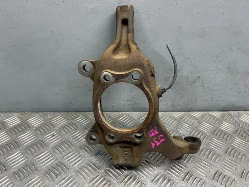 Кулак Nissan Teana J31