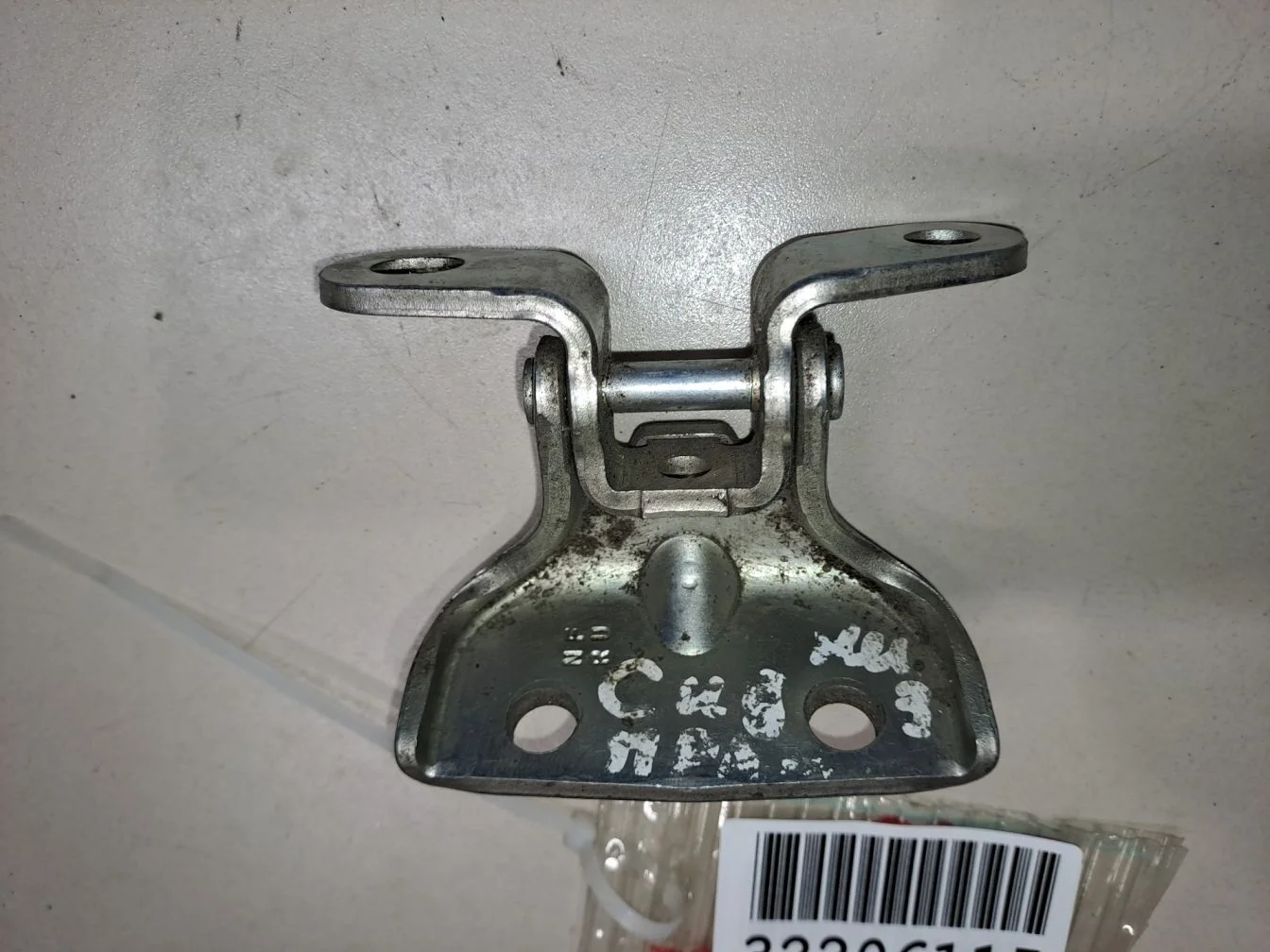 Петля двери передней правой нижняя для KIA Ceed 2012-2018