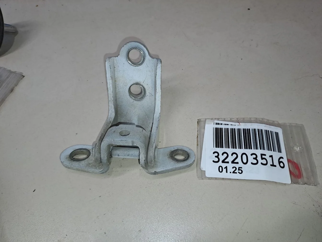 Петля двери задней правой нижняя для KIA Picanto 2011-2017