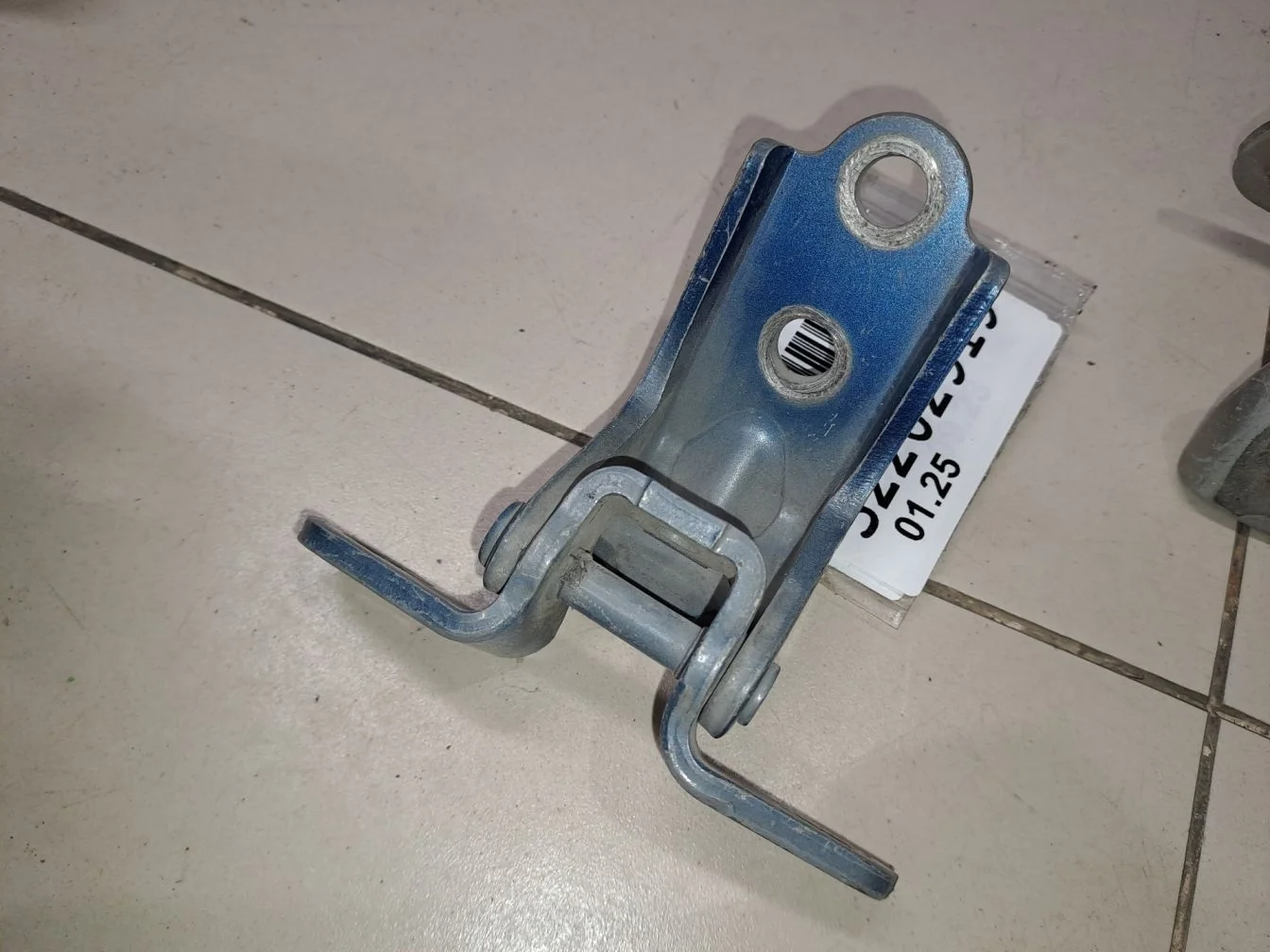 Петля двери задней левой нижняя для KIA Ceed 2012-2018