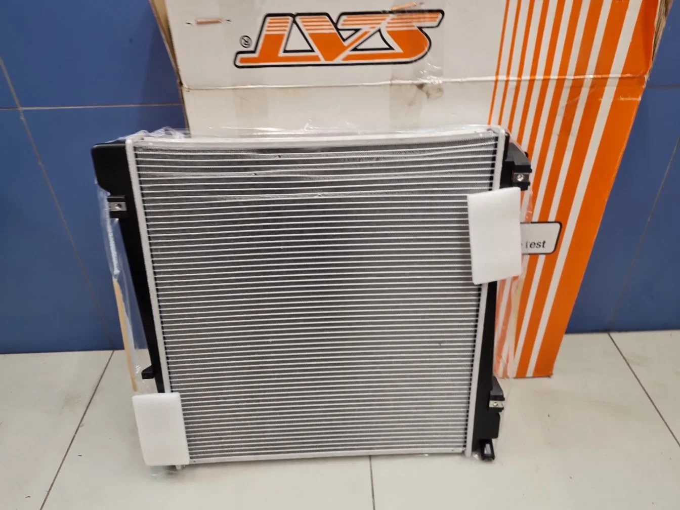 Радиатор основной охлаждения двигателя для Ford Explorer 2001-2010