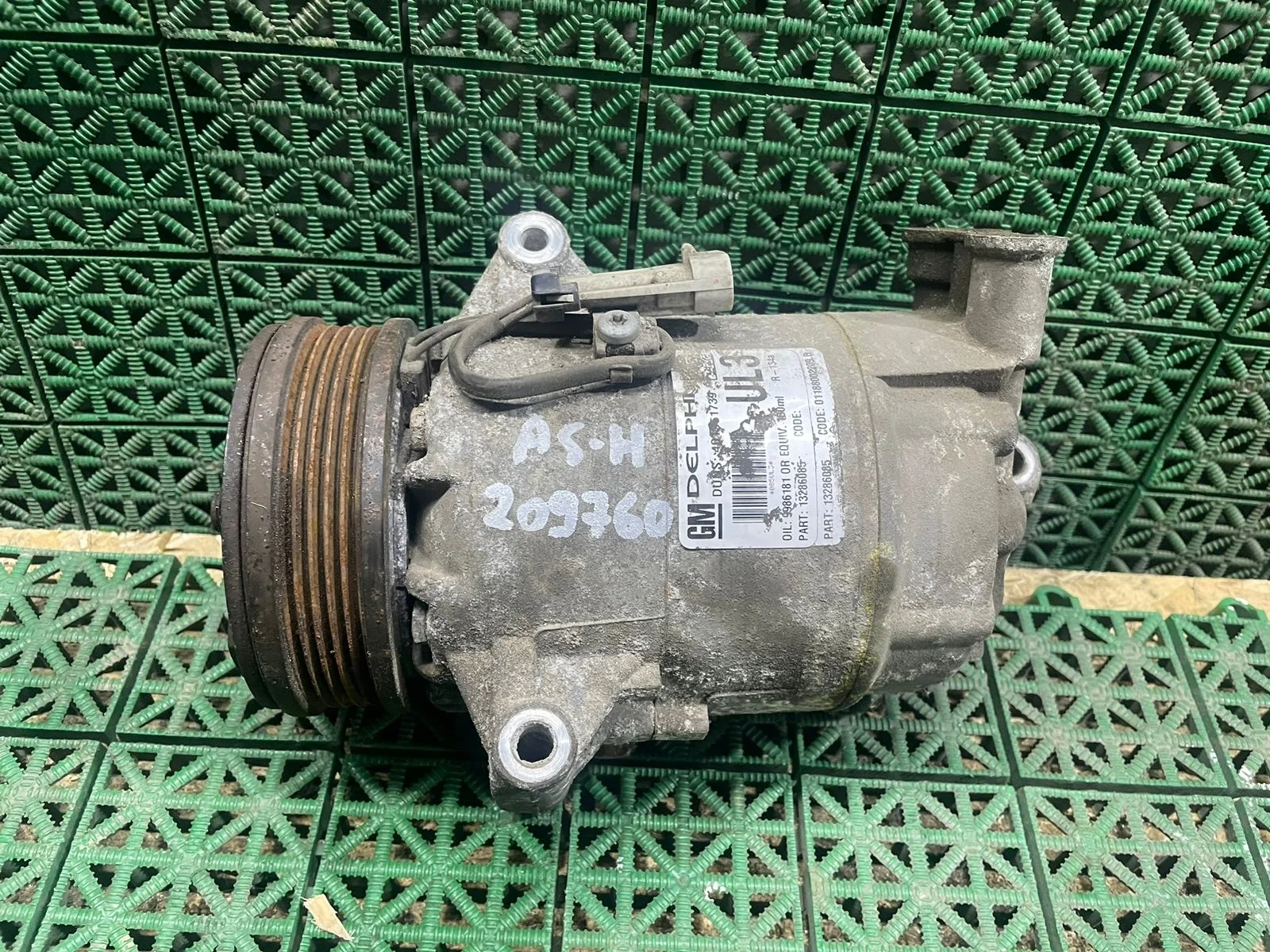 Компрессор кондиционера OPEL 2010- б/у ASTRA J(2009-2017)