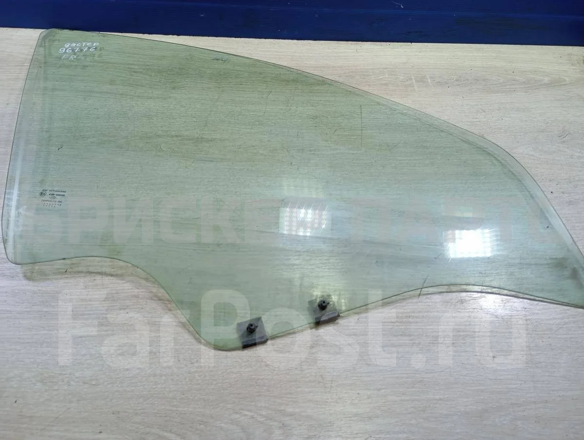 Стекло двери передней Рено Дастер 1  HS