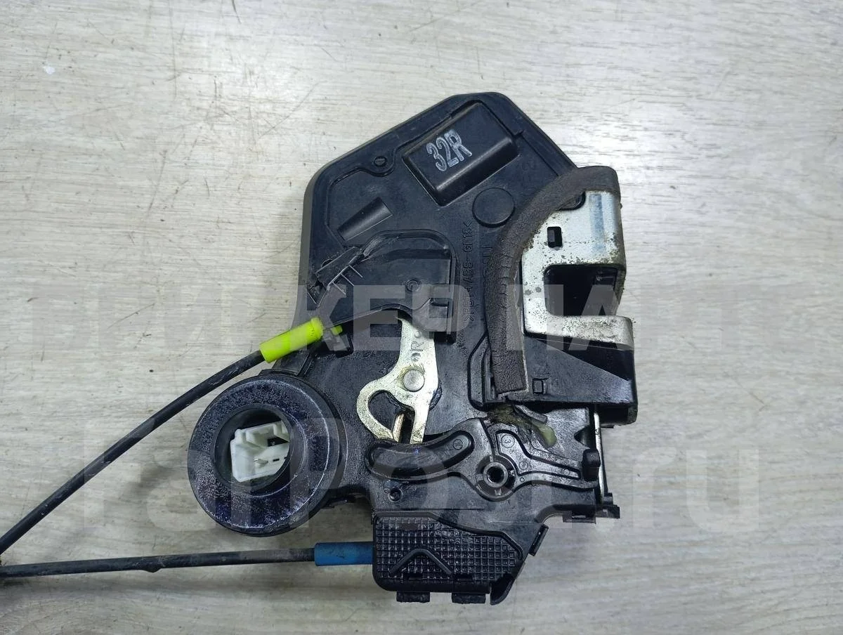 Замок двери задней Тойота Авенсис 2 (T250)