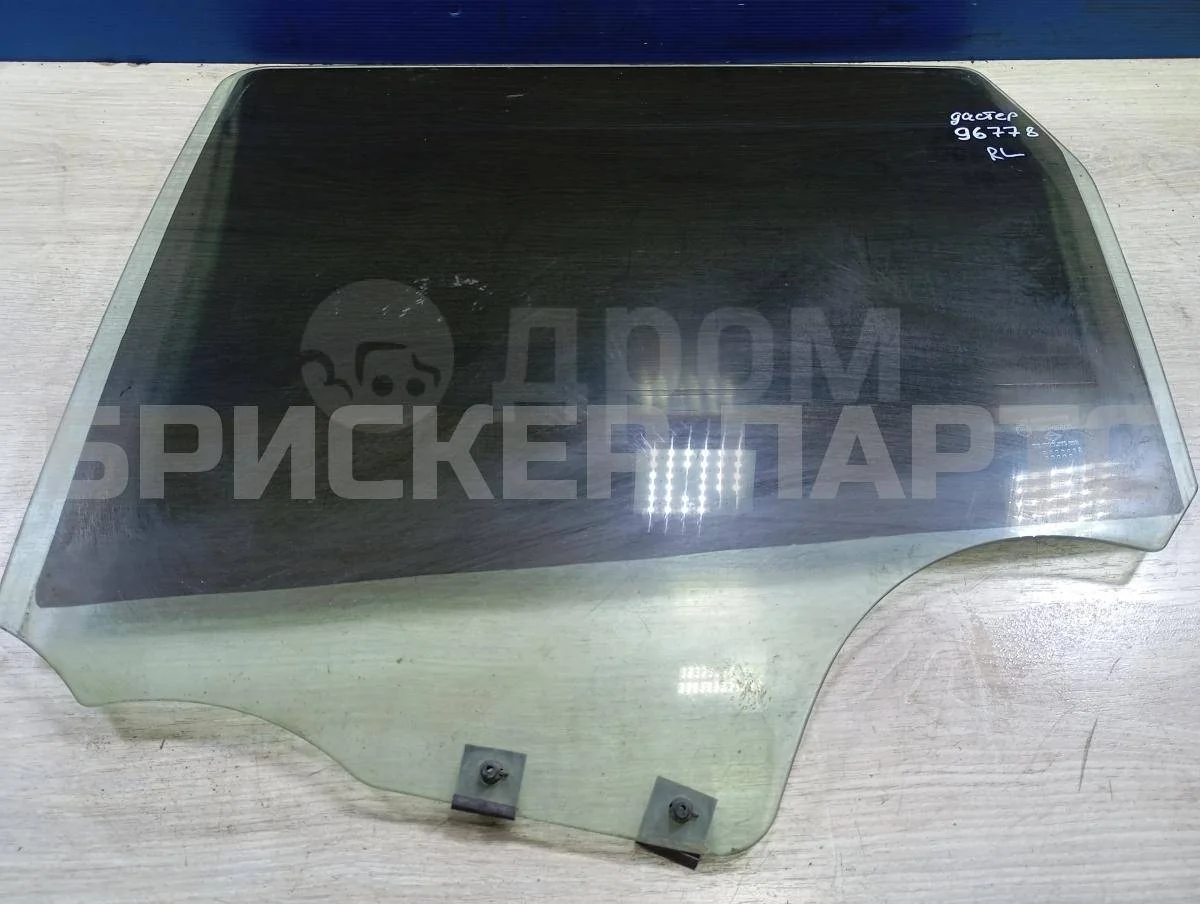 Стекло двери задней Рено Дастер 1  HS