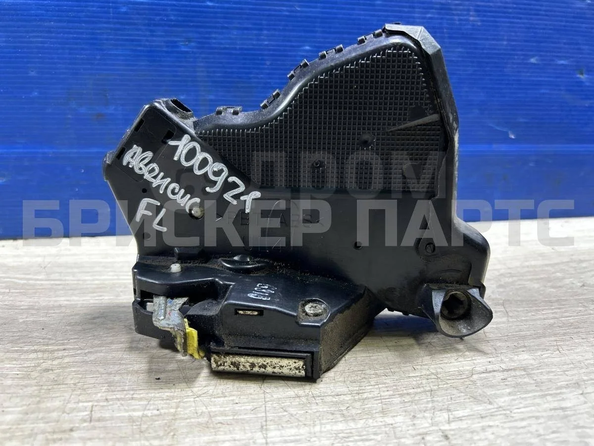 Замок водительской двери Тойота Авенсис 2 (T250)