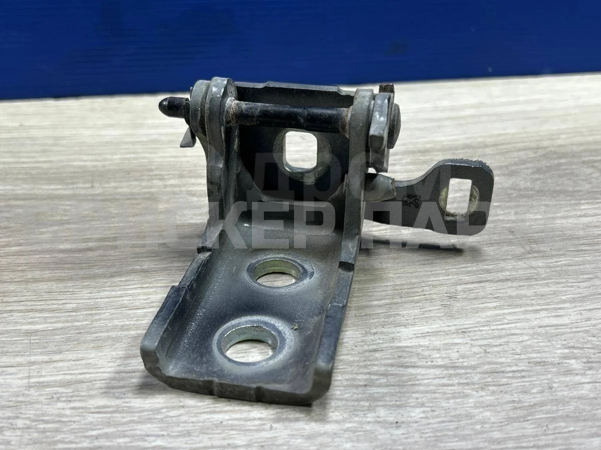 Петля двери пер левой Пежо 408 1