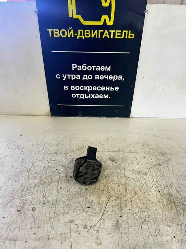 Датчик уровня масла двигателе Volkswagen Passat B6