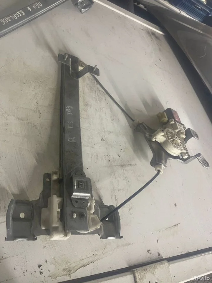 Стеклоподъемник задний правый кадиллак эскалэйд