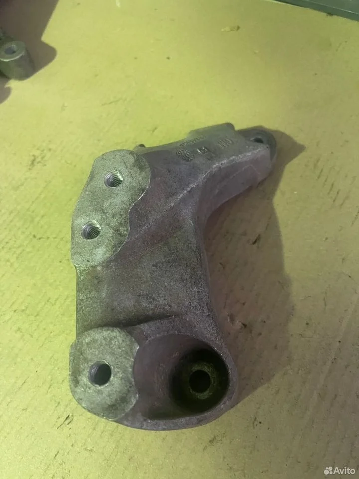 Кронштейн мкпп gm