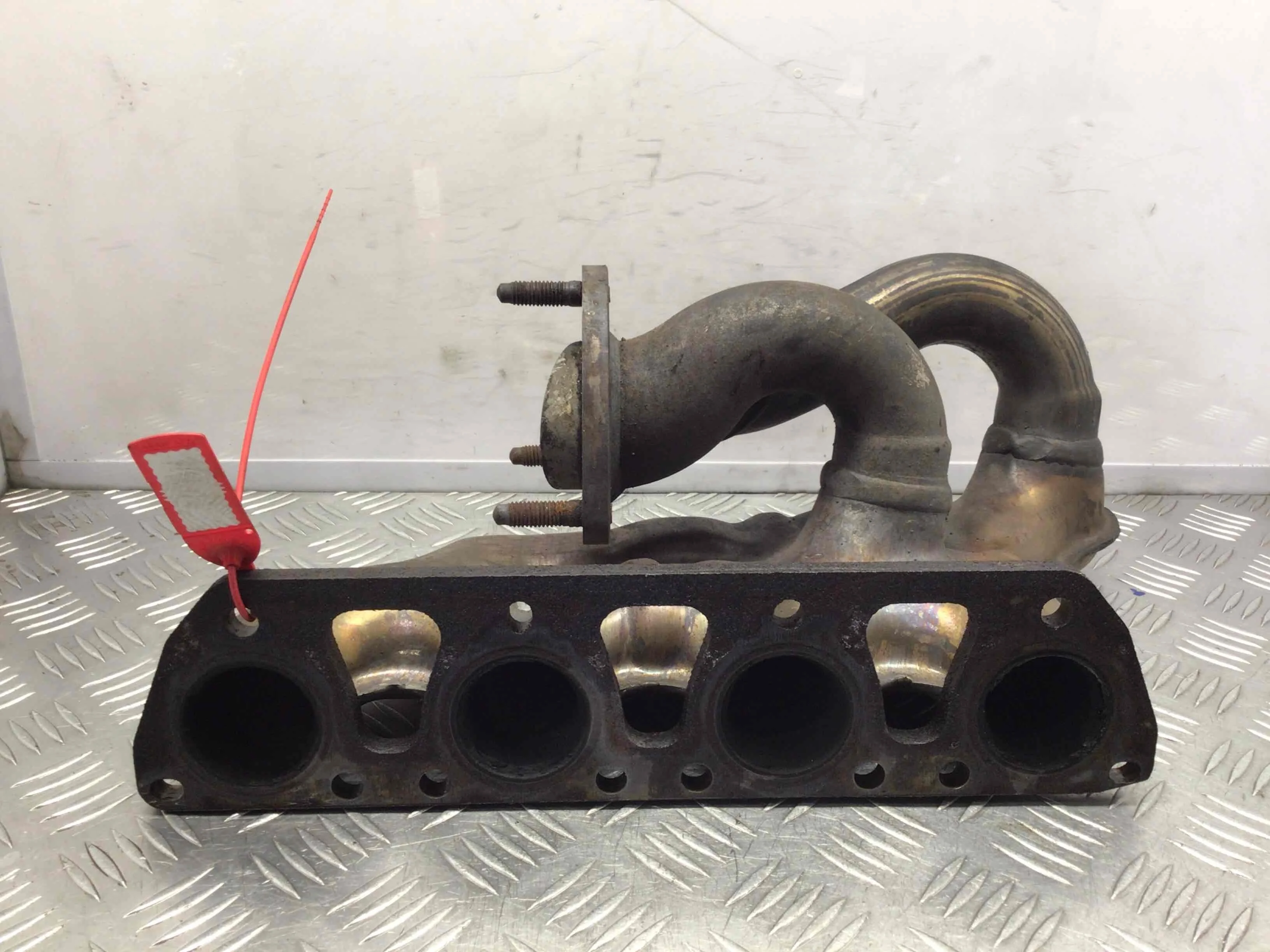 Коллектор выпускной Volkswagen Passat B5+ [рестайлинг] (2000-2005) бензин 2.0 i Механика Седан