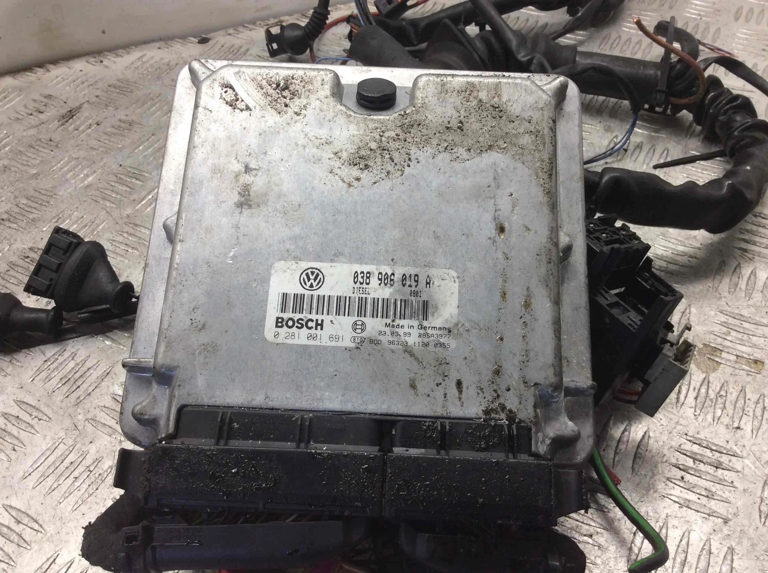 Блок управления двигателем Volkswagen Passat B5 (1996-2000) дизель 1.9 TDI Механика Седан