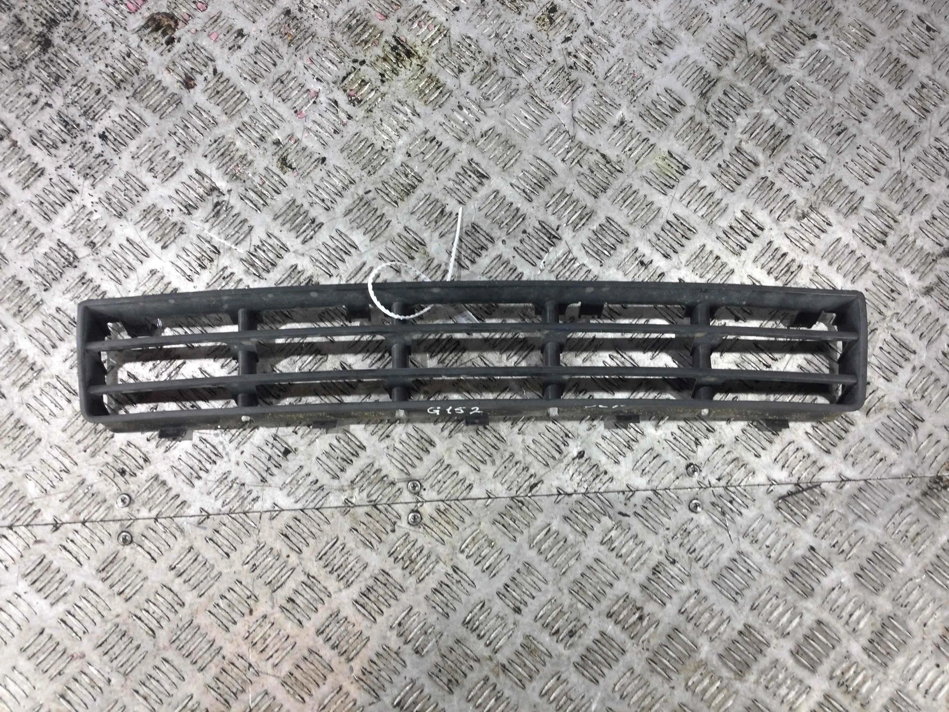 Заглушка (решетка) в бампер передний Volkswagen Golf 4 поколение (1997-2004) бензин 1.4 i Механика Х/б