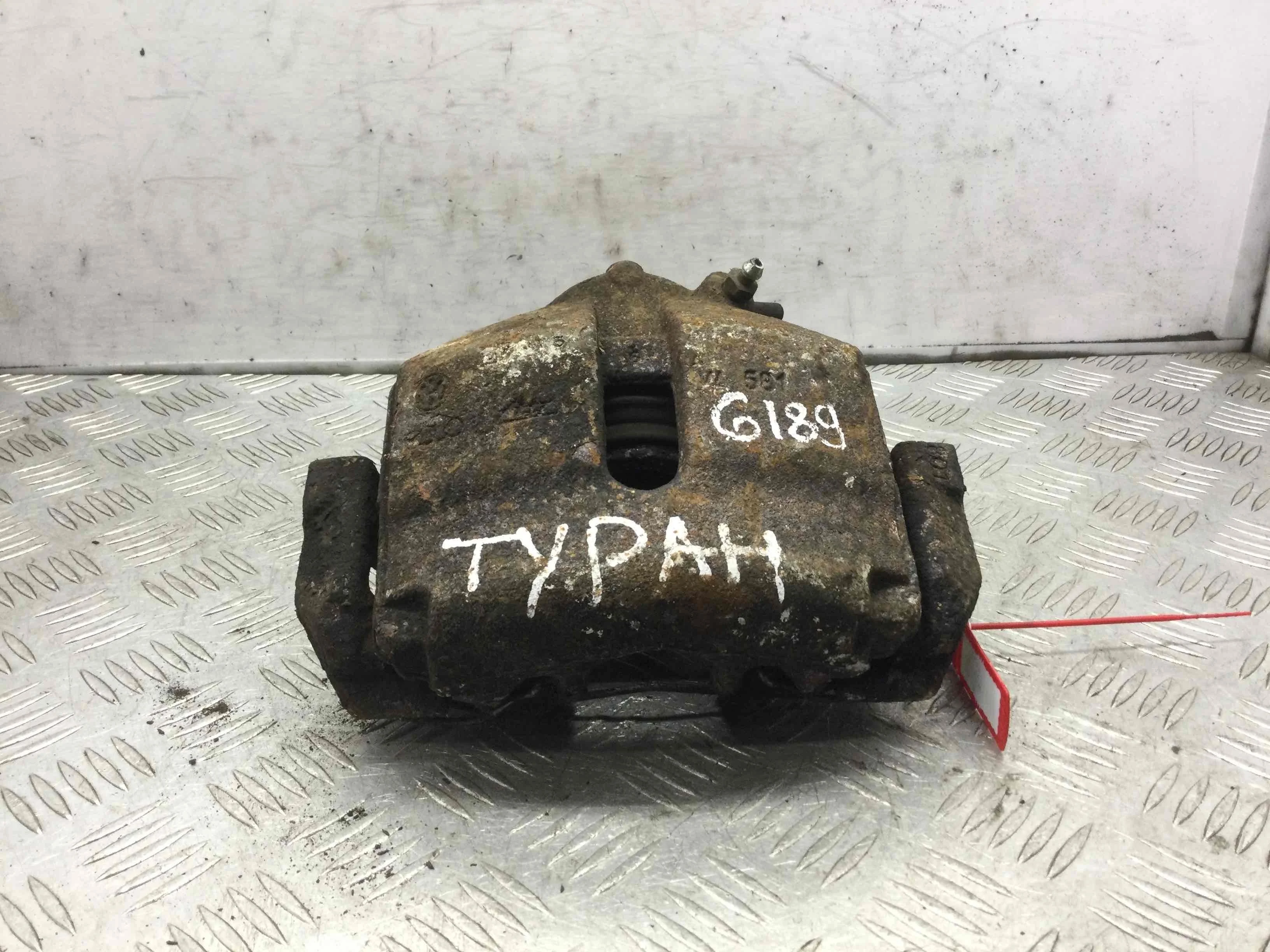 Суппорт передний левый Volkswagen Touran 1 поколение (2003-2006) бензин 2.0 i Механика Минивэн