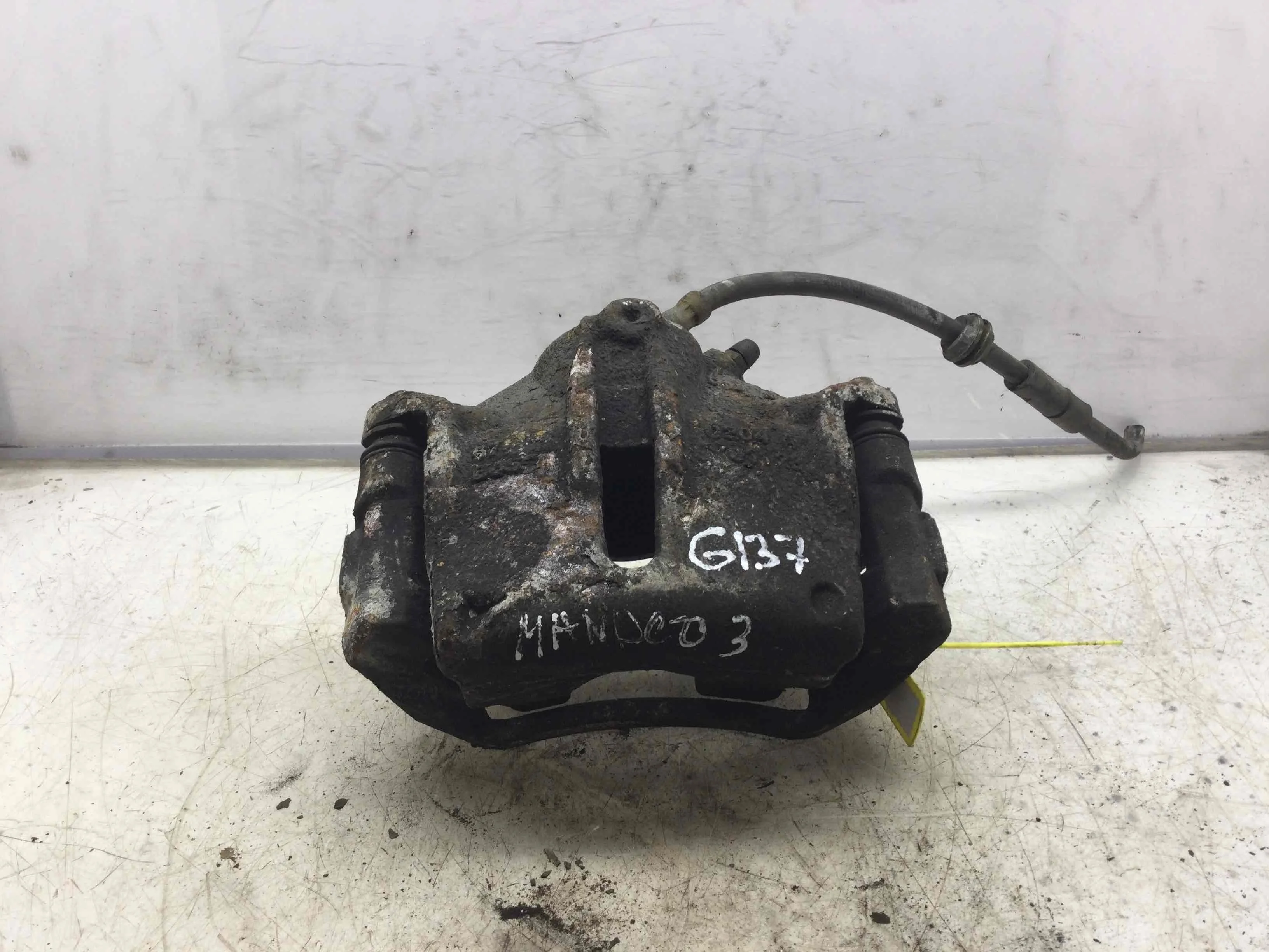 Суппорт передний левый Ford Mondeo Mondeo III 2000 - 2003 бензин 2.0 i Механика Универсал