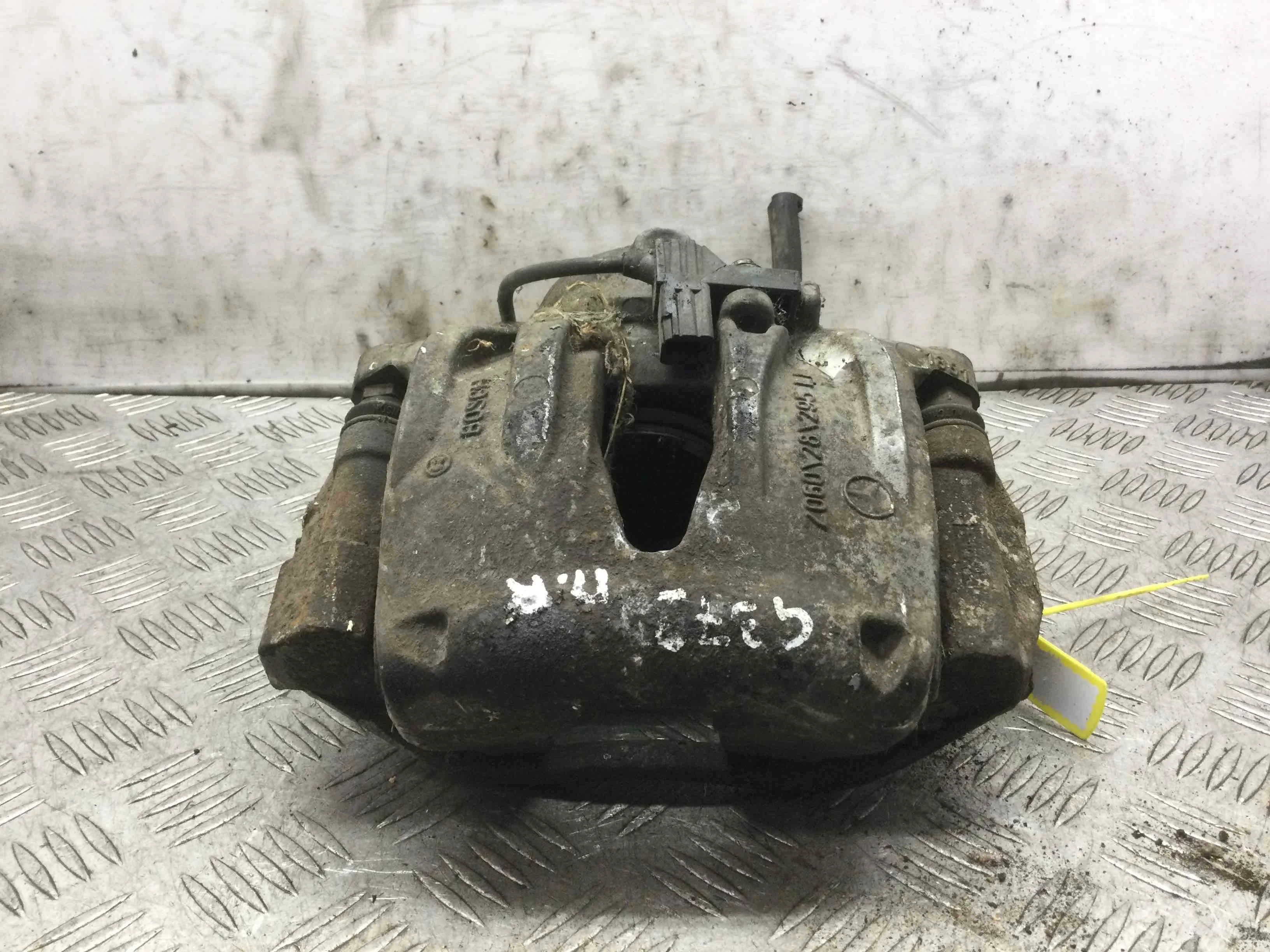 Суппорт передний левый Mercedes E-klasse E-klasse (W211) 2002 - 2009 дизель 2.7 CDI Механика Универсал