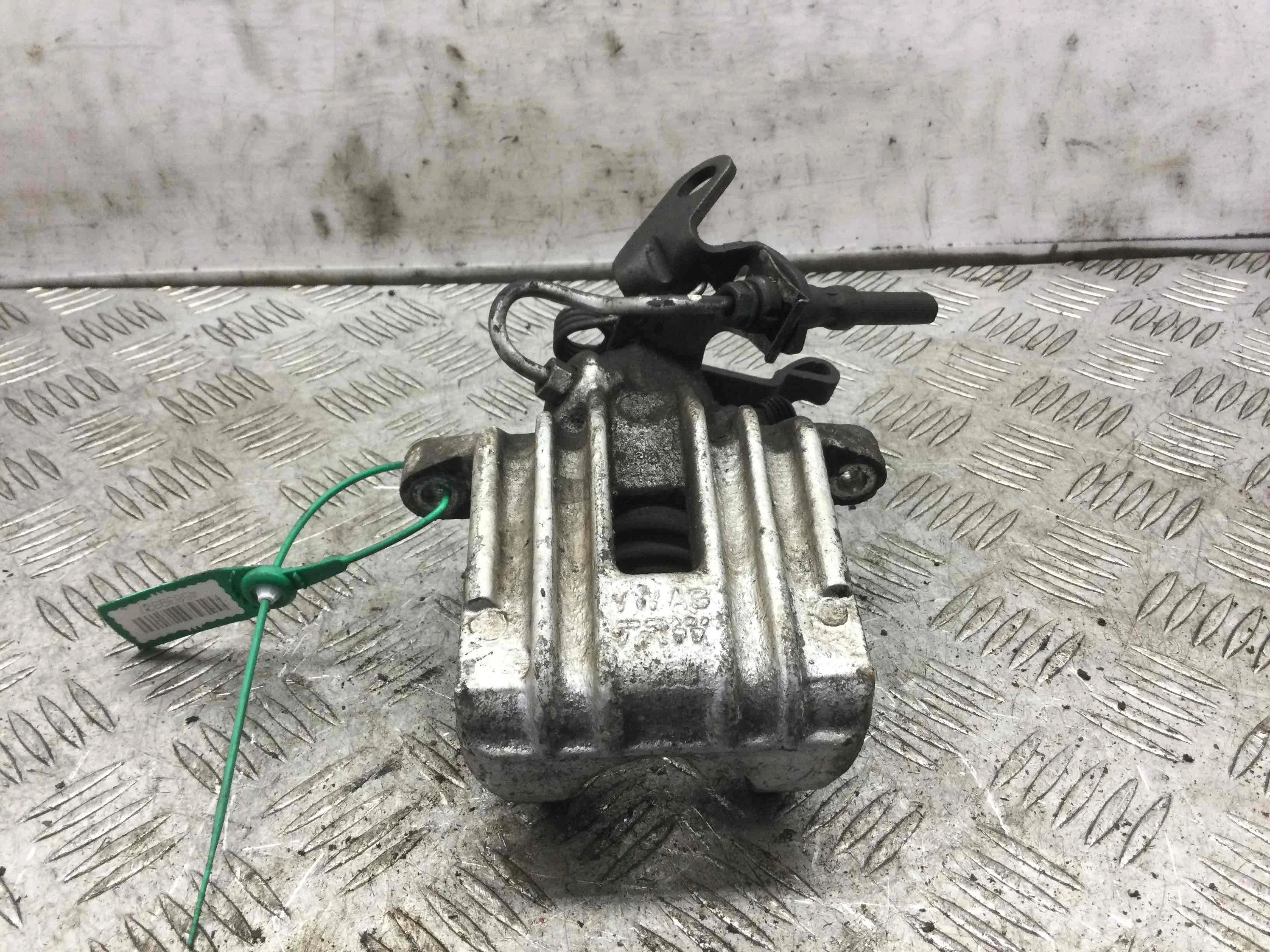 Суппорт задний левый Audi A3 8P (2003-2005) дизель 2.0  Механика Х/б