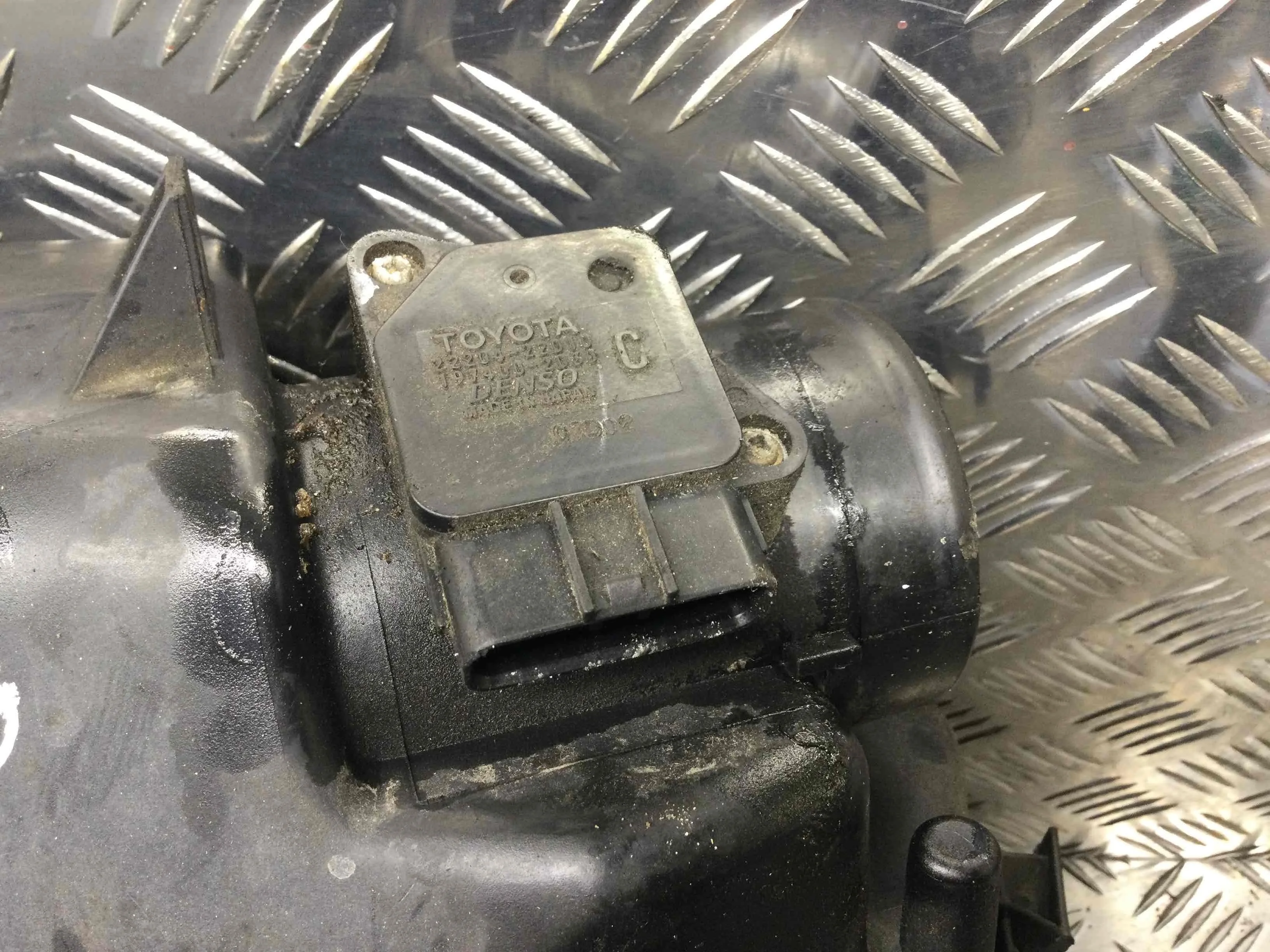 Расходомер воздуха Toyota RAV 4 2 поколение (XA20) [рестайлинг] (2003-2006) бензин 2.0 i Автомат