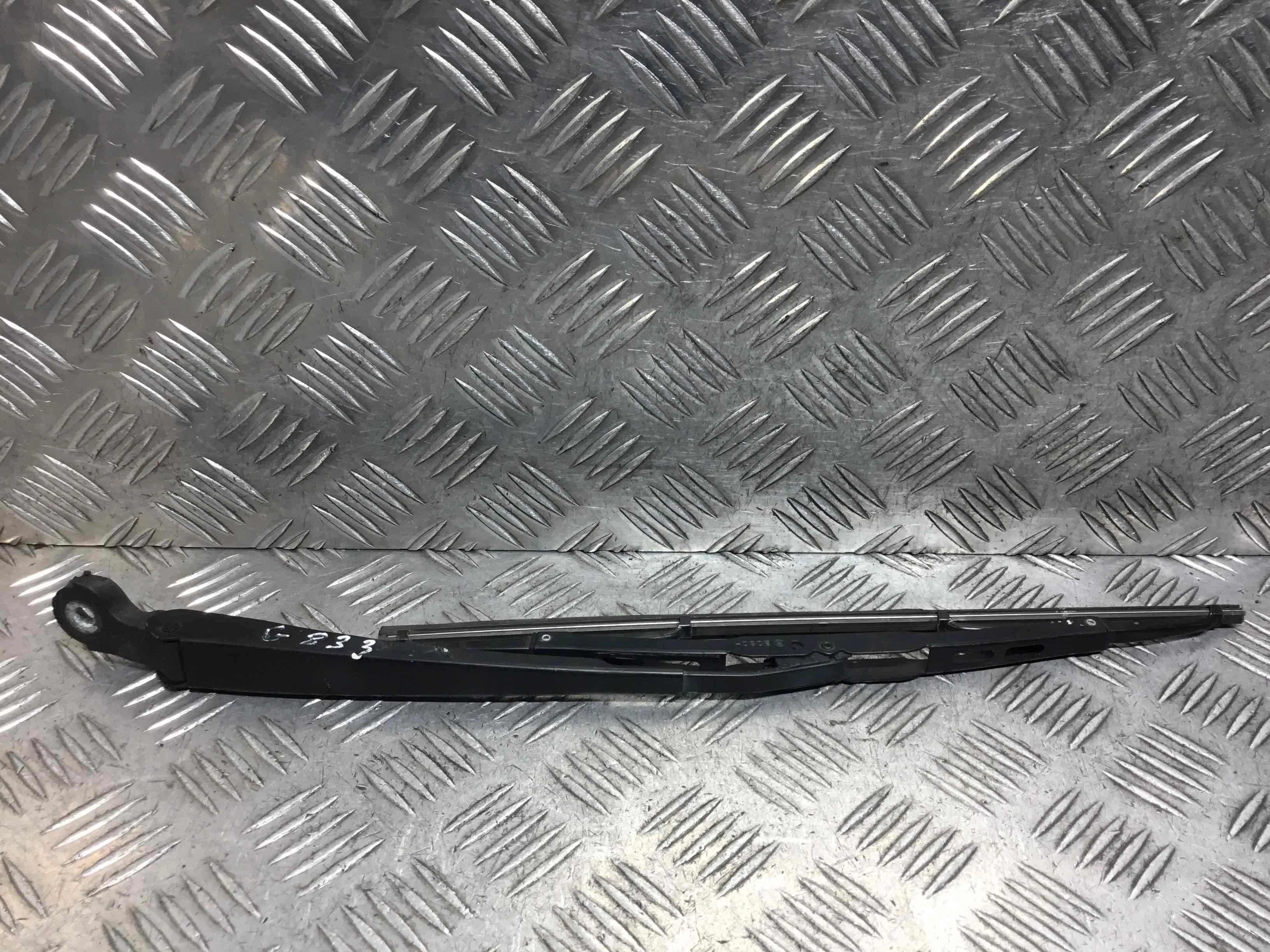 Щеткодержатель задний Volkswagen Golf 4 поколение (1997-2004) бензин 1.4 i Механика 3-дв, х/б