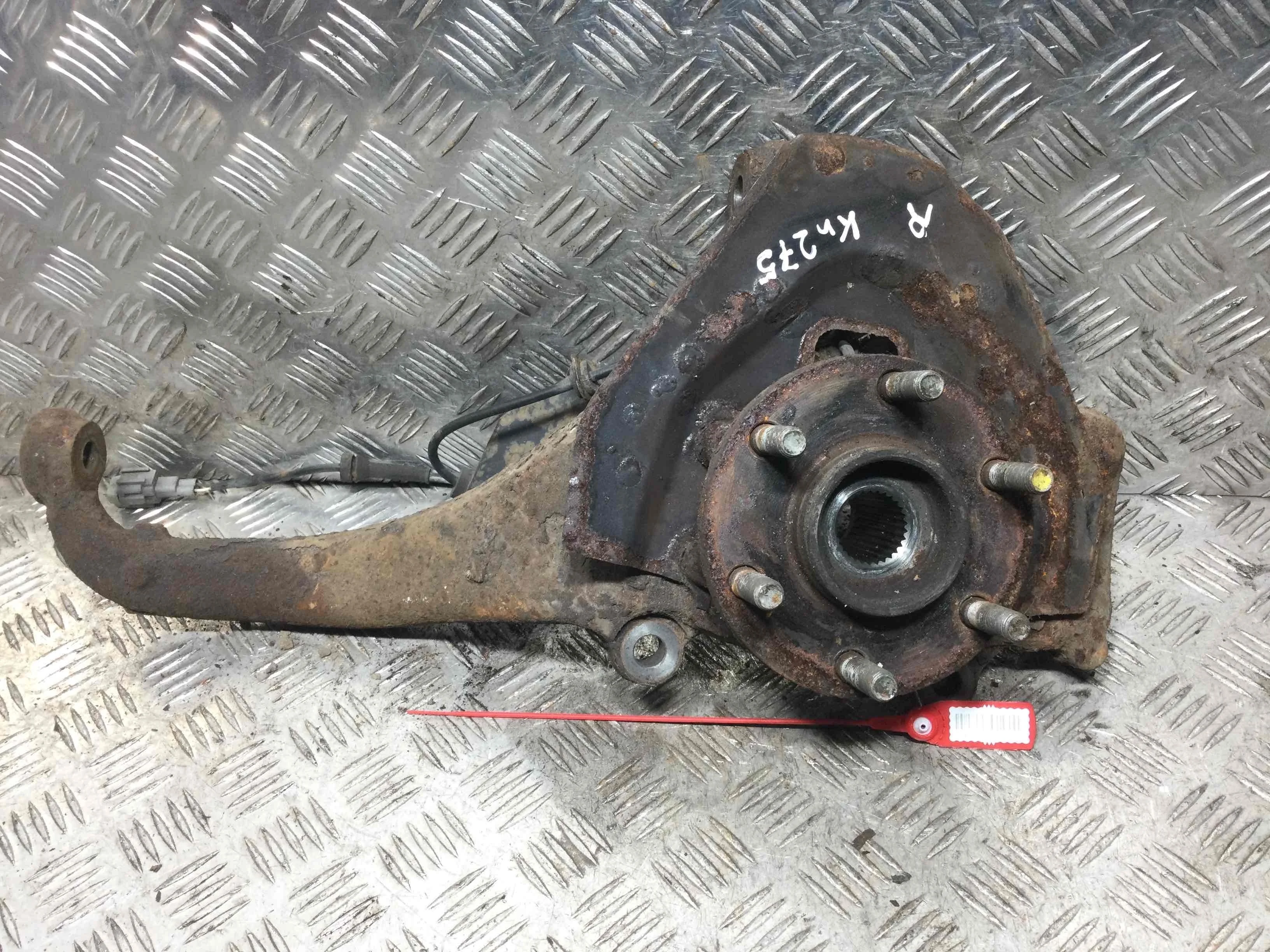 Ступица передняя правая Nissan Navara D40 (2005-2010) дизель 2.5  Механика