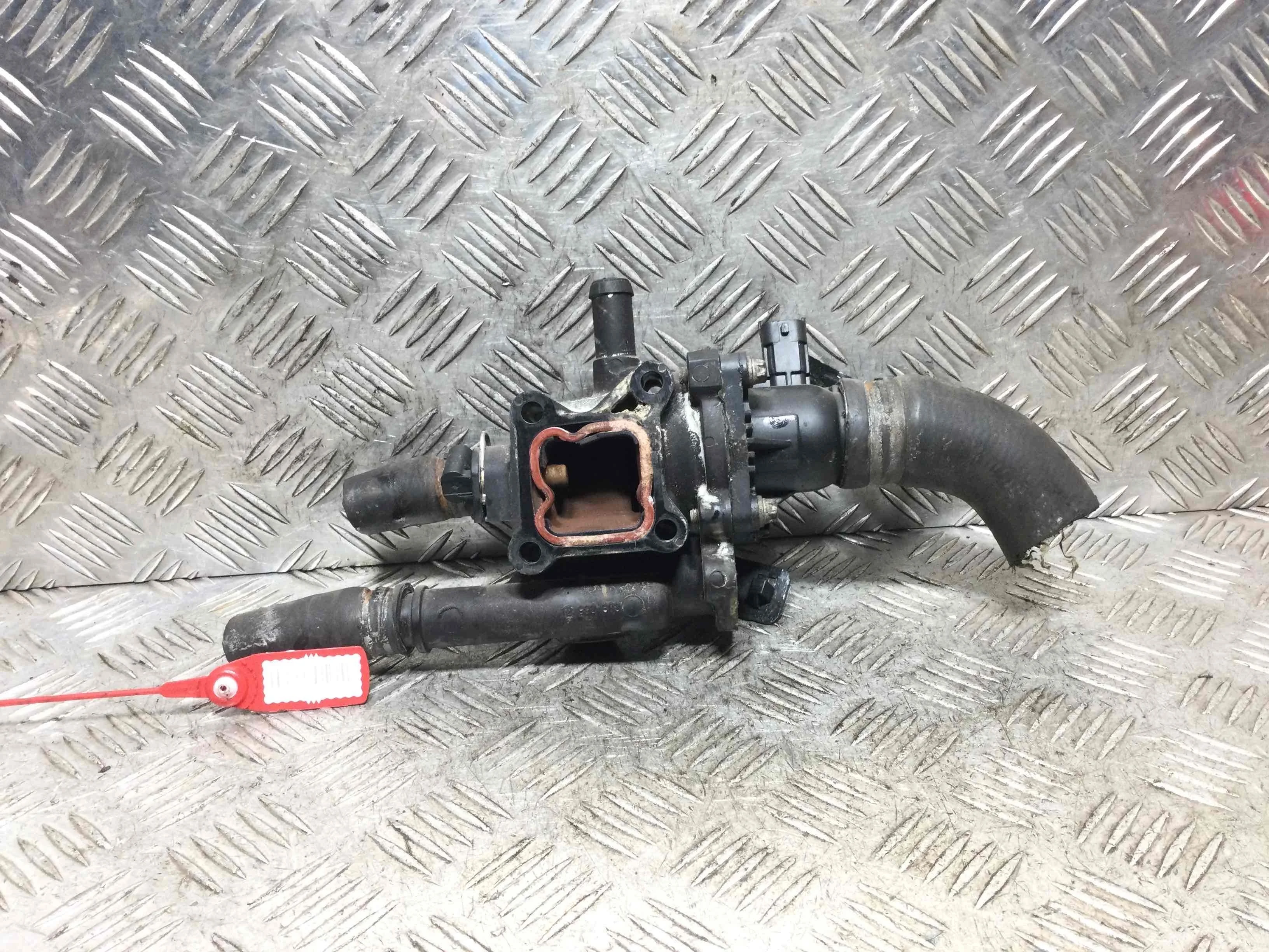 Корпус термостата Opel Astra H рестайлинг 2007 - 2010 бензин 1.8 i Механика Х/б