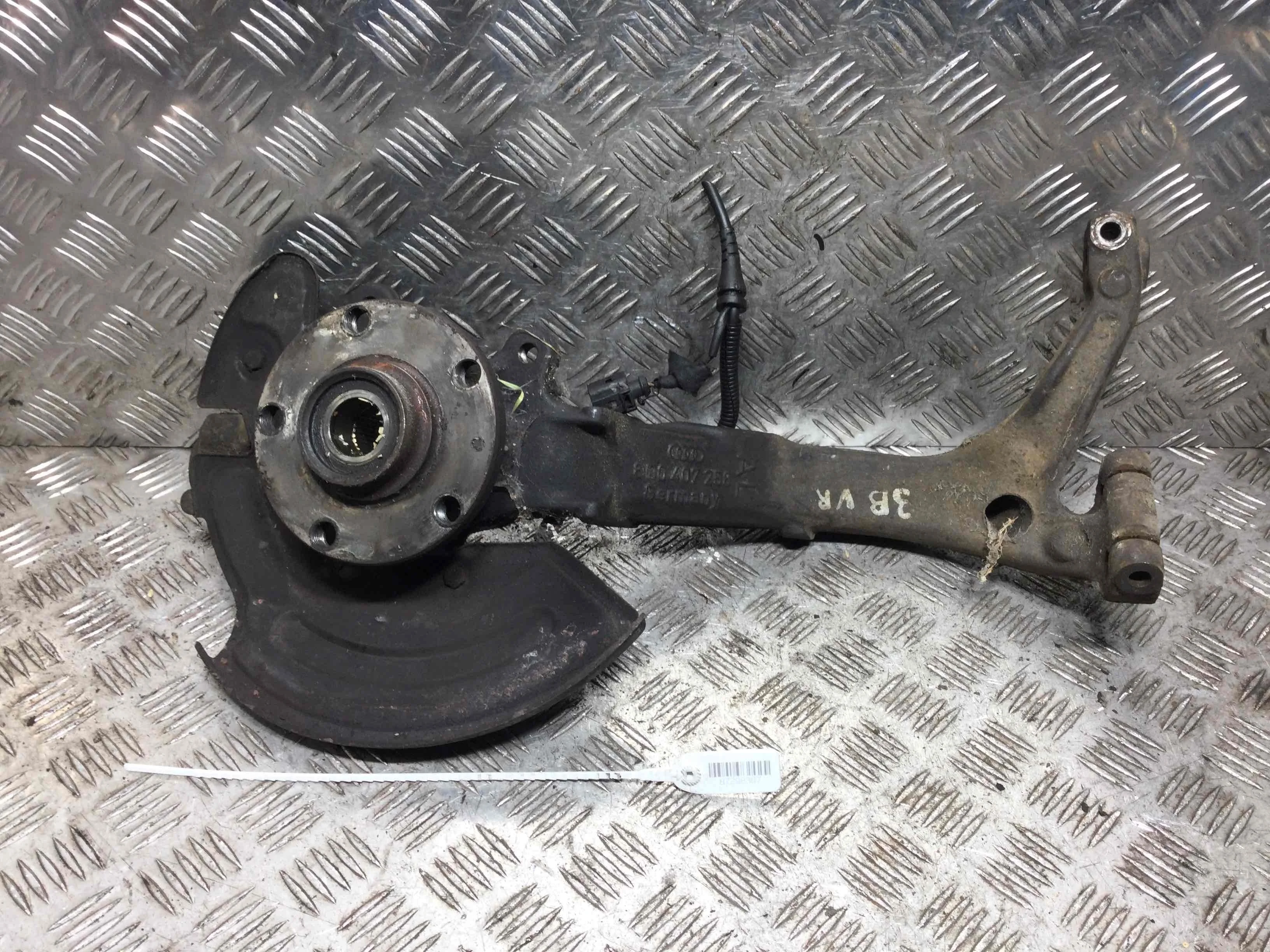 Ступица передняя правая Volkswagen Passat B5 (1996-2000) бензин 1.6 i Механика Седан