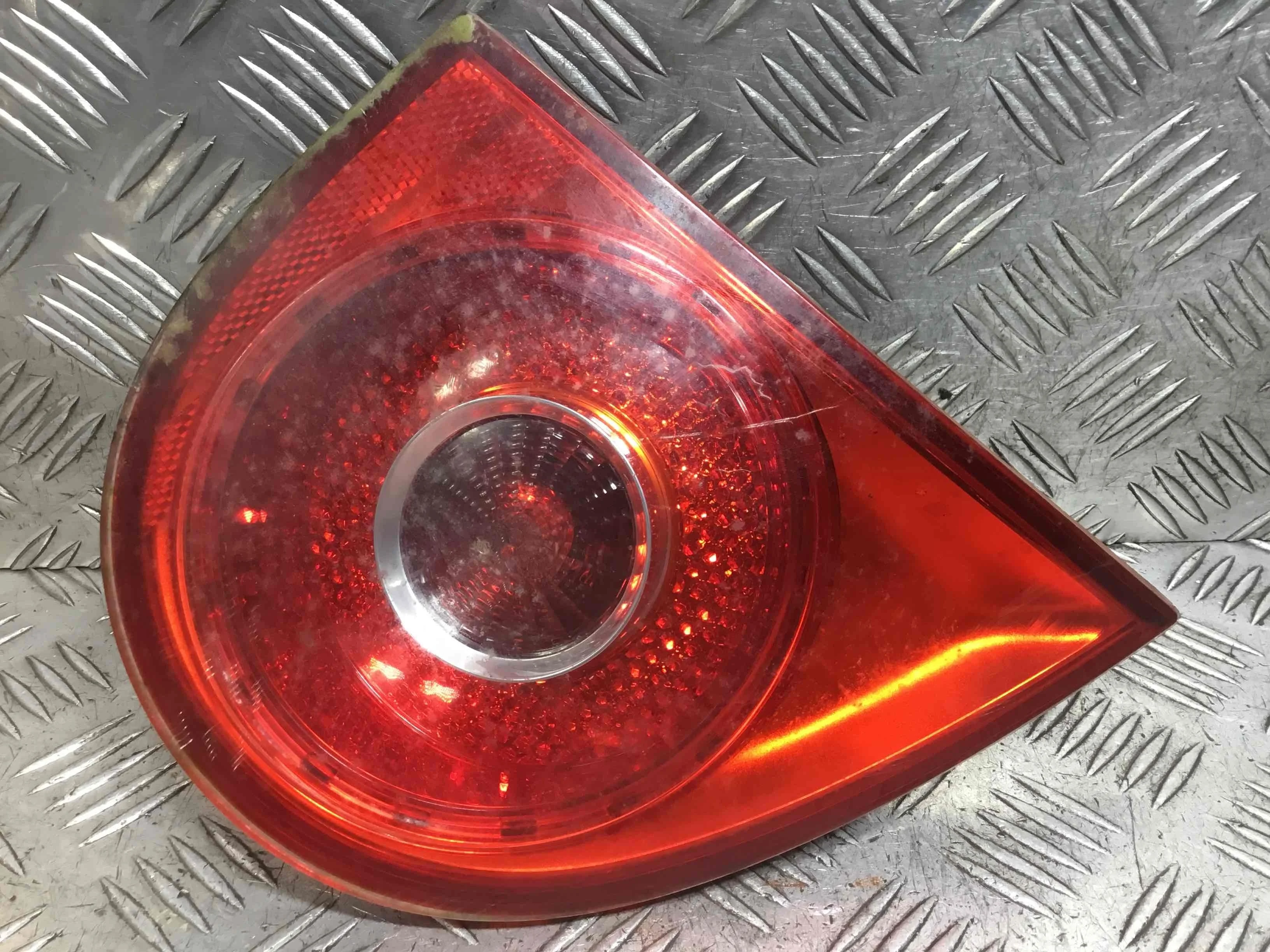 Фонарь задний левый Volkswagen Golf 5 поколение (2004-2009) бензин 1.4 i Механика Х/б