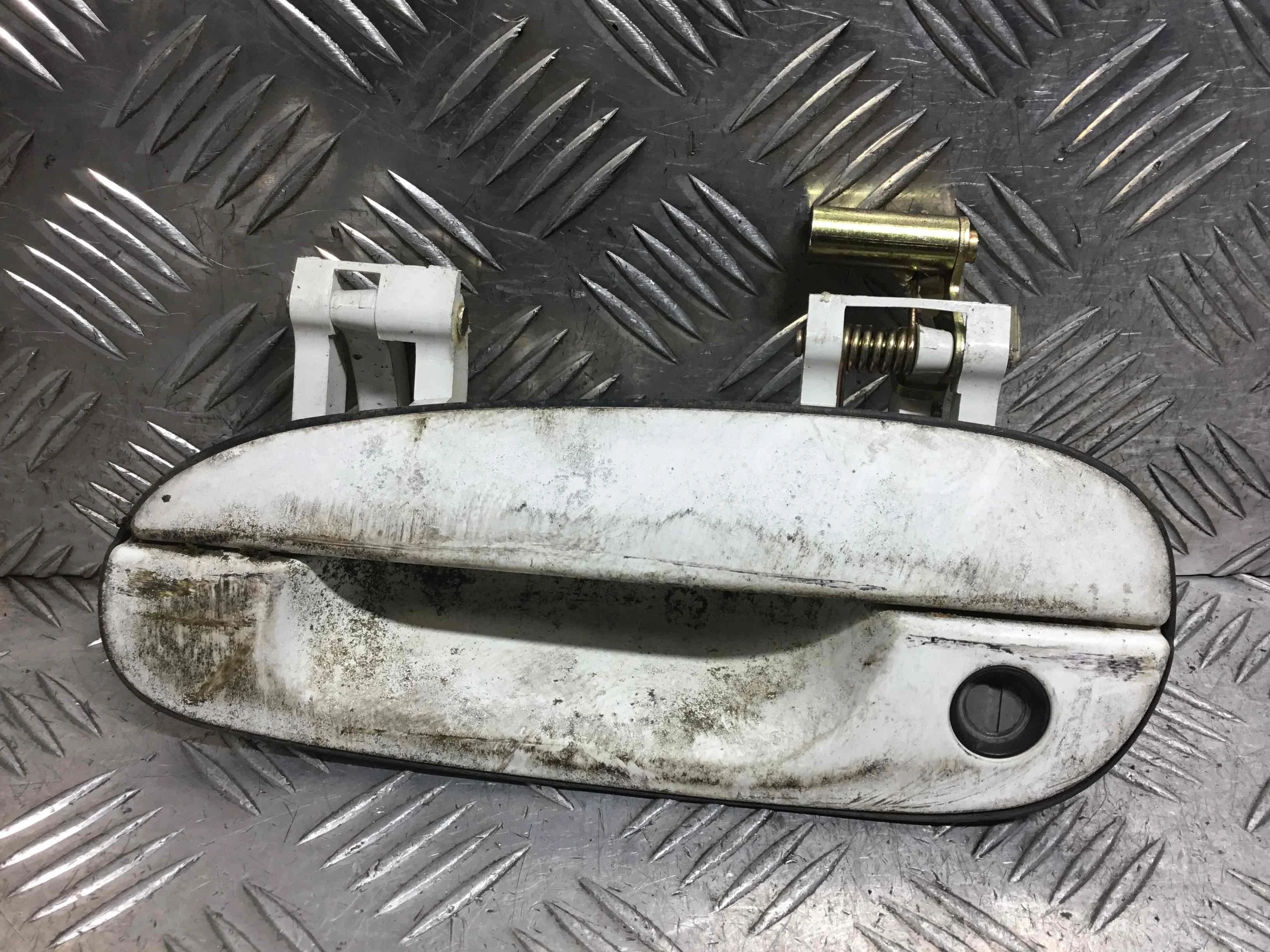 Ручка наружная передняя левая Mitsubishi Galant Galant VII (E5,E7,E8) 1992 - 1998 бензин 1.8 i Механика Х/б