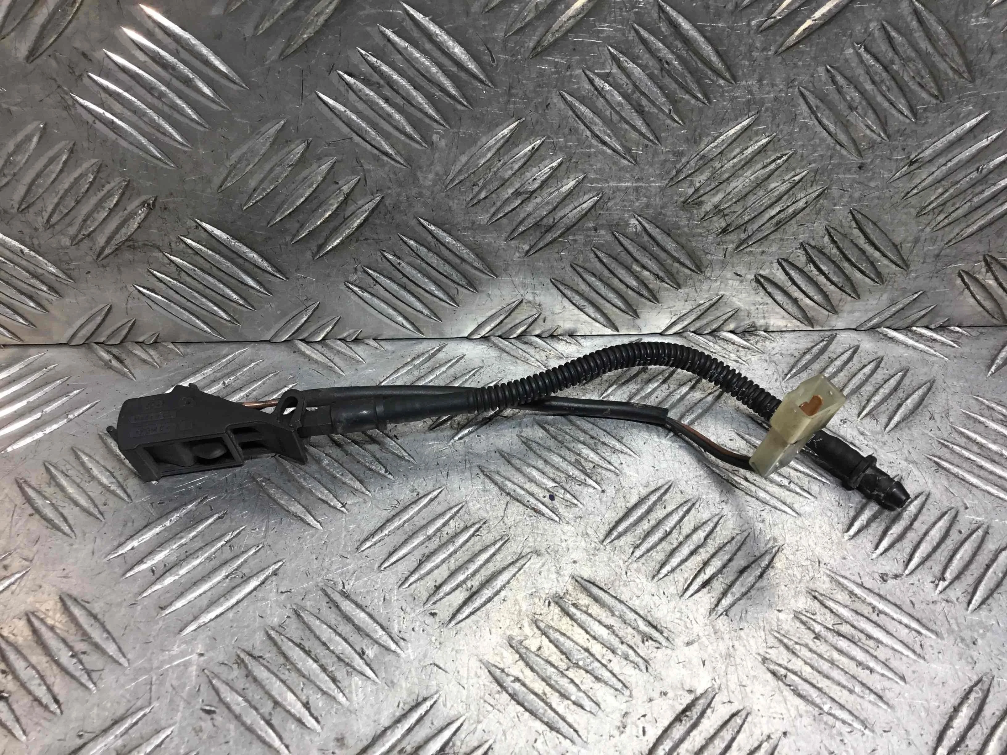 Форсунка омывателя Volkswagen Touareg 1 поколение 2002-2007 дизель 2.5