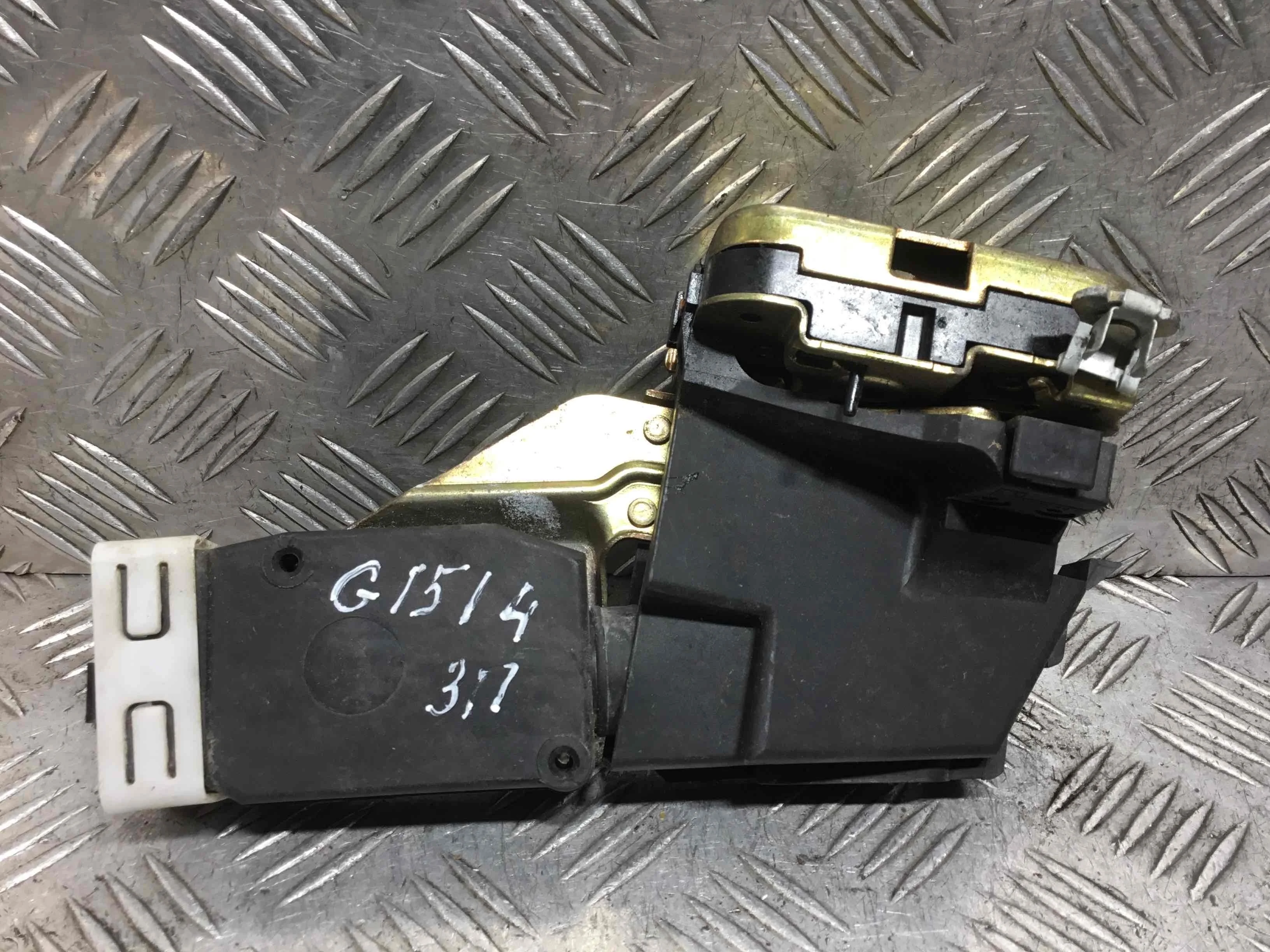 Замок двери задней правой Volvo V40 1 поколение [рестайлинг] (2000-2002) бензин 1.8 i Механика Универсал