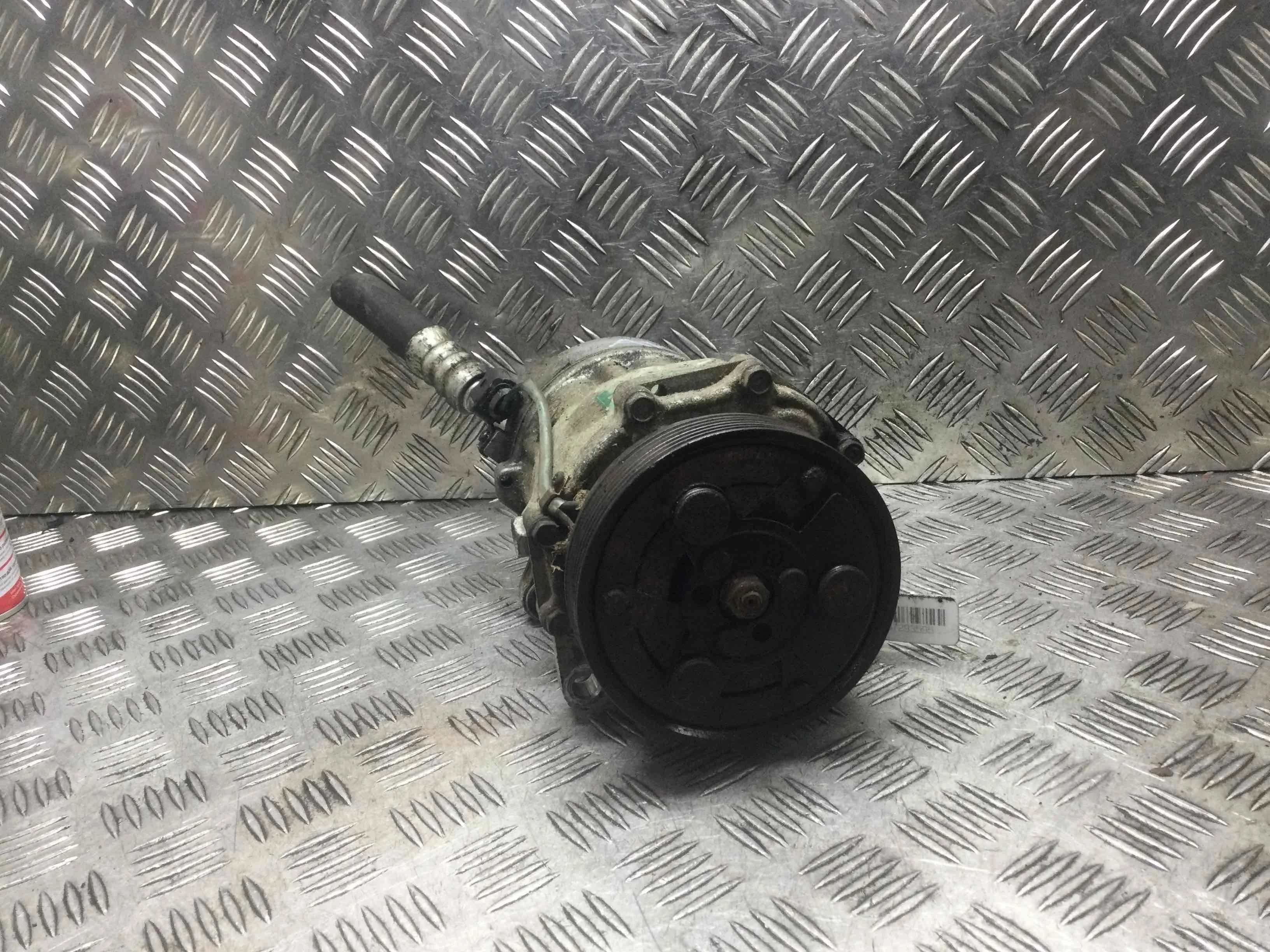 Компрессор кондиционера Volkswagen Golf 4 поколение (1997-2004) бензин 1.6 i Механика Х/б