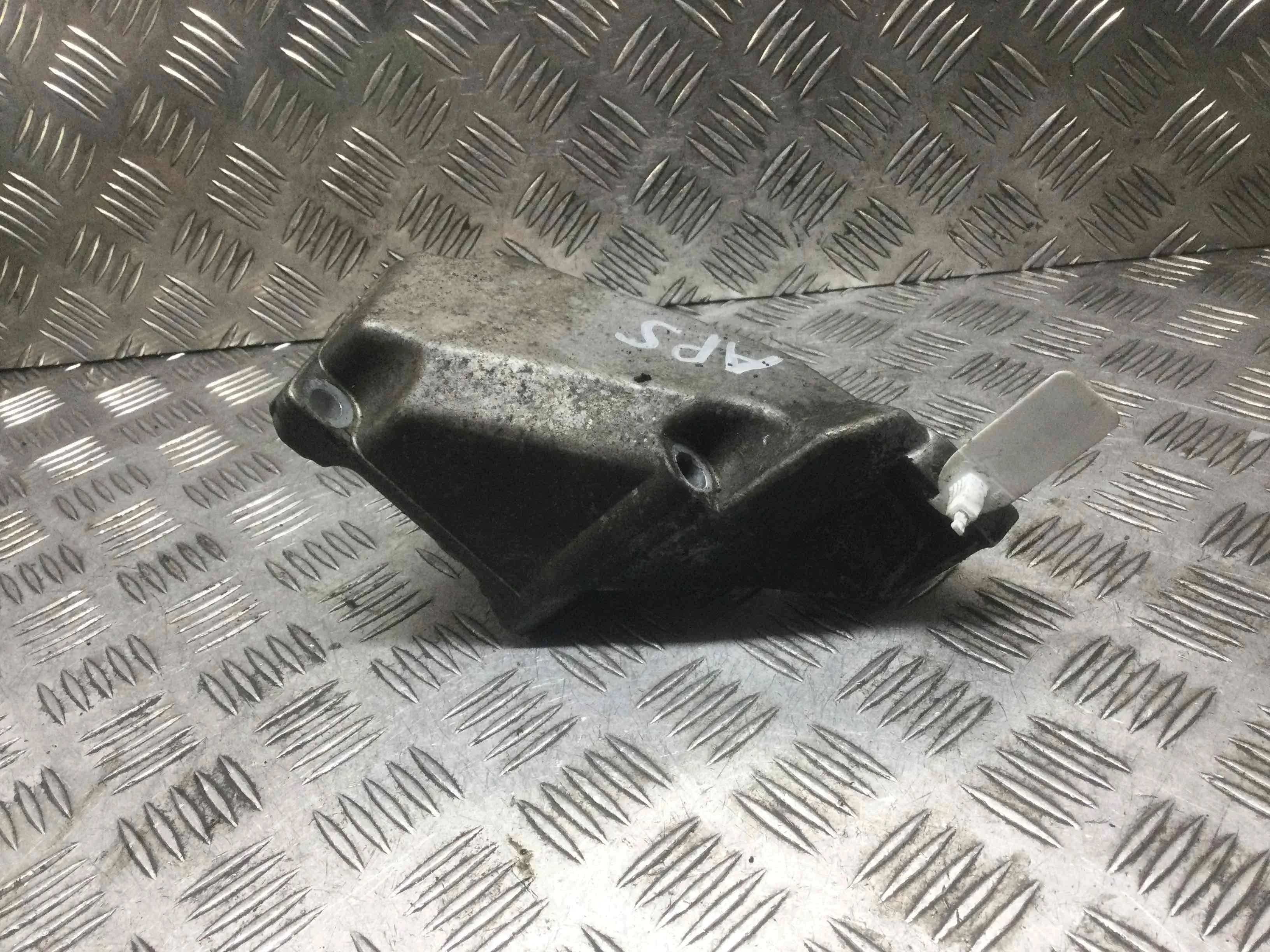 Кронштейн двигателя Audi A4 B5 (1994-1999) бензин 2.4 i Автомат Седан