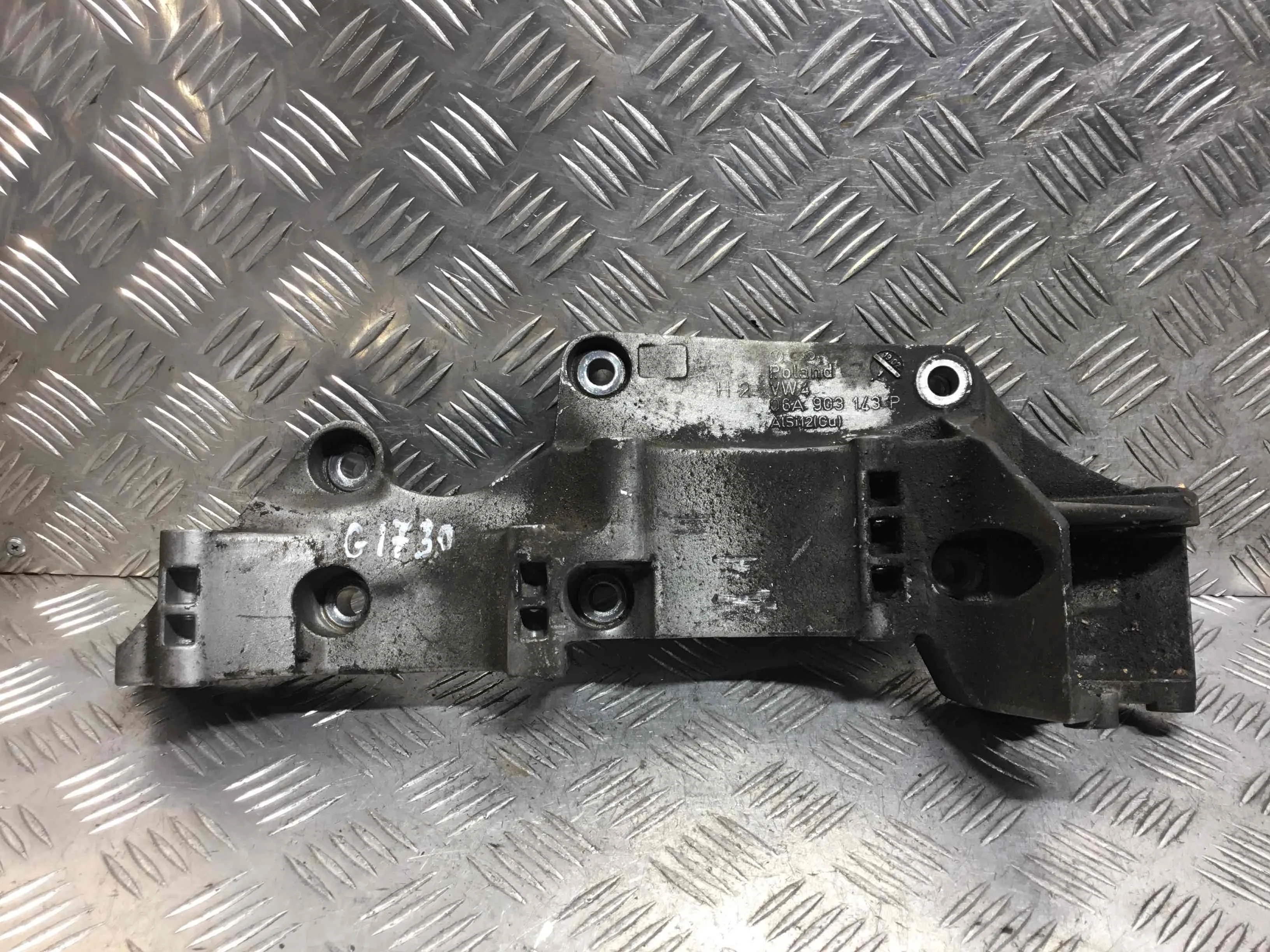 Кронштейн генератора Volkswagen Golf 4 поколение (1997-2004) бензин 2.0 i Механика Х/б