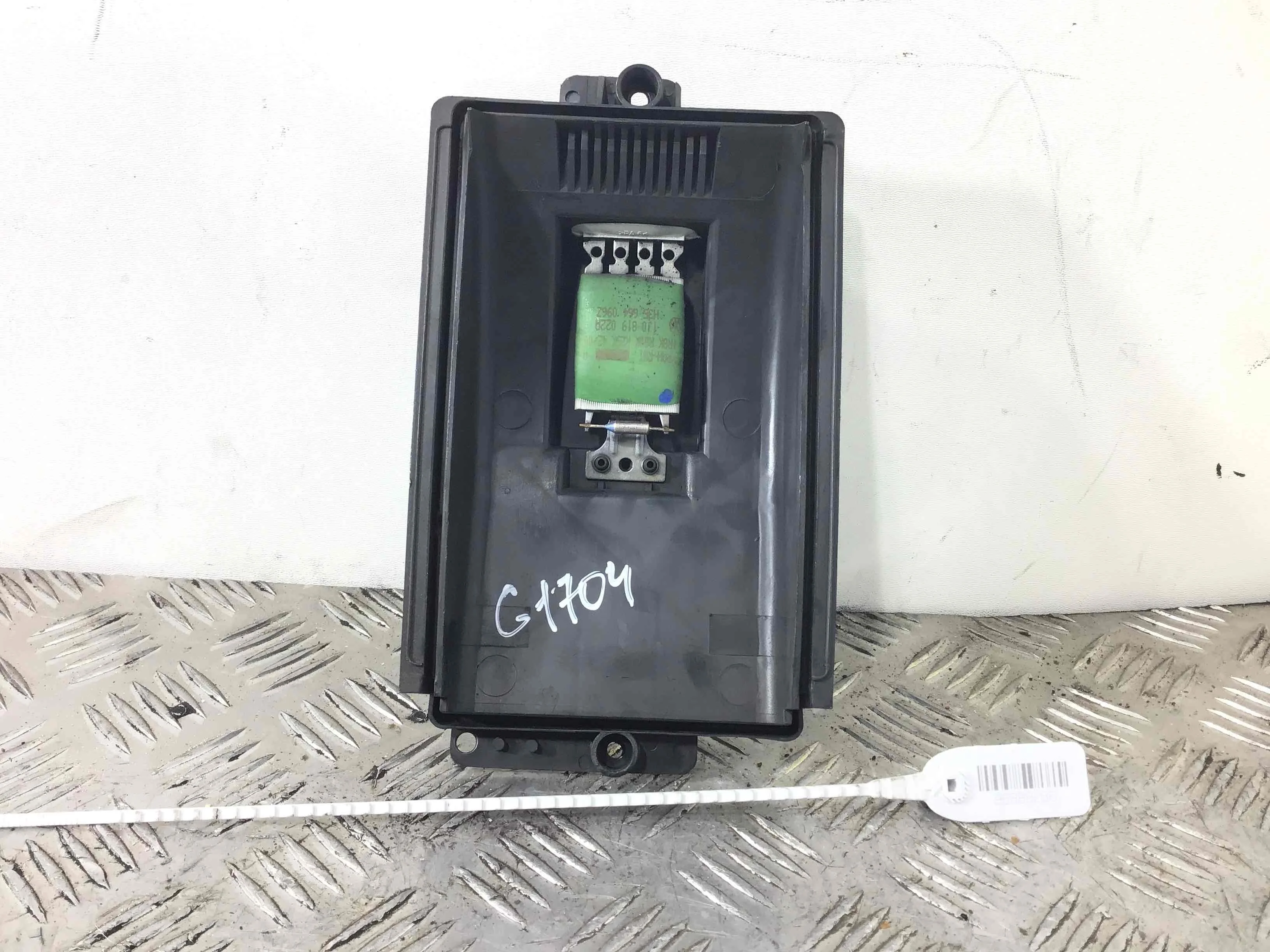 Сопротивление печки Volkswagen Golf 4 поколение (1997-2004) бензин 1.4 i Механика Х/б