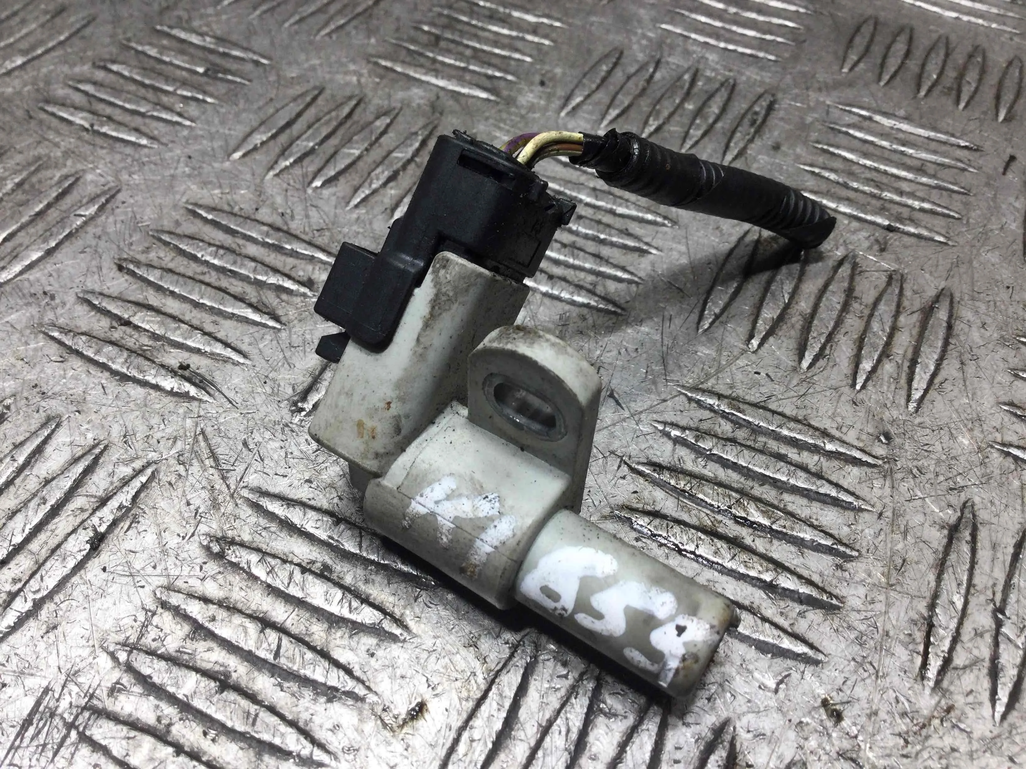 Датчик распредвала Ford Focus 3 поколение (2011-2014) дизель 1.6 TDCi Механика