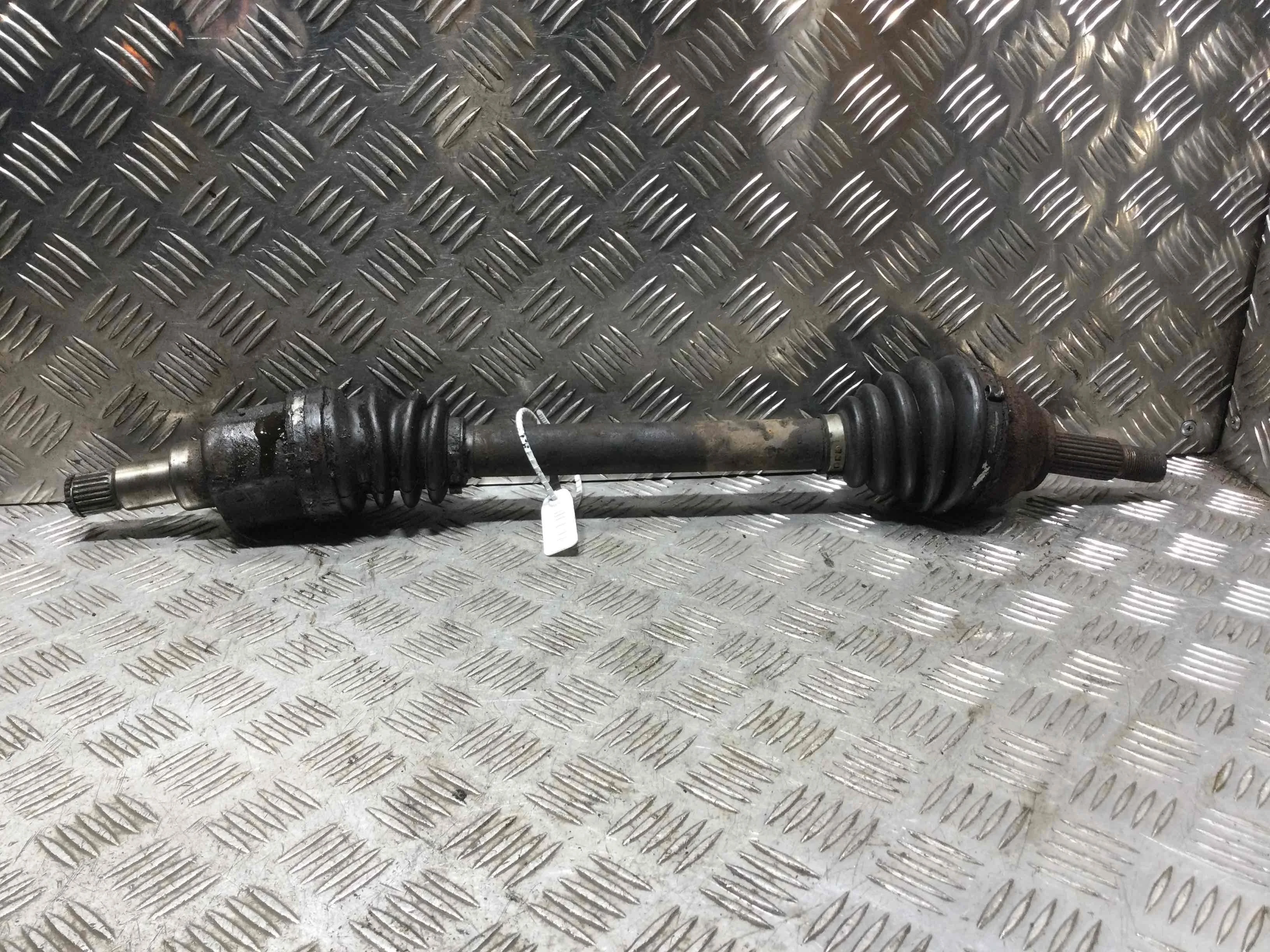 Полуось передняя левая (приводной вал, ШРУС) Ford Focus 1 поколение (1998-2001) бензин 1.8 i Механика Универсал