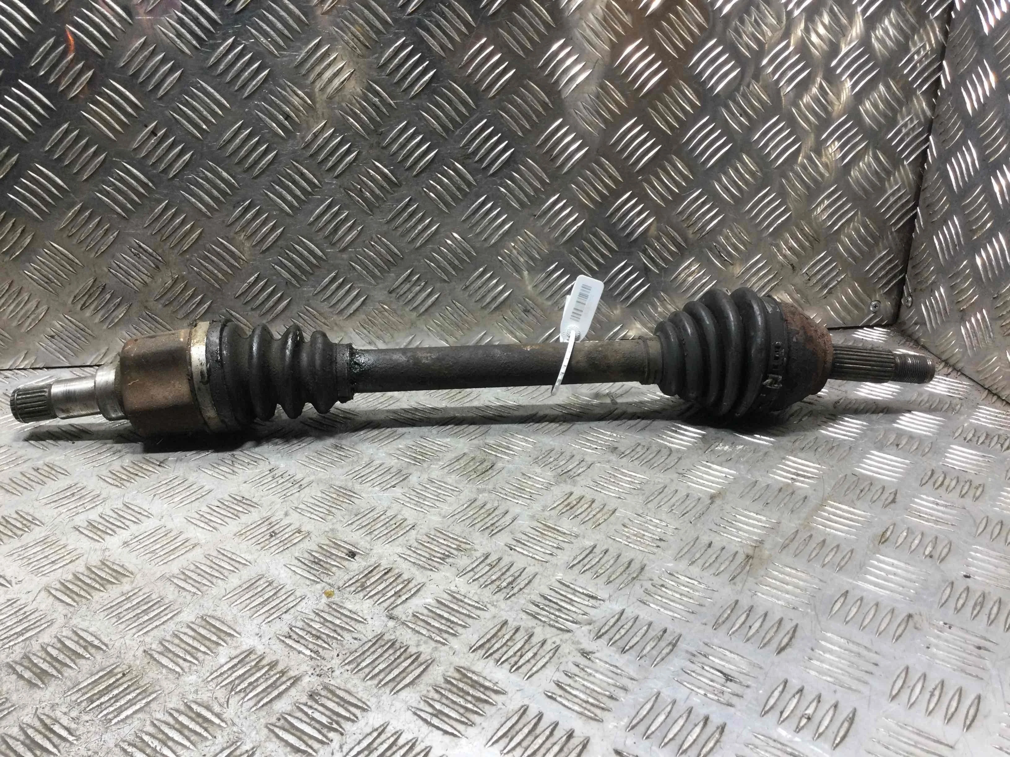 Полуось передняя левая (приводной вал, ШРУС) Ford Focus 1 поколение [рестайлинг] (2001-2005) бензин 1.8 i Механика Универсал