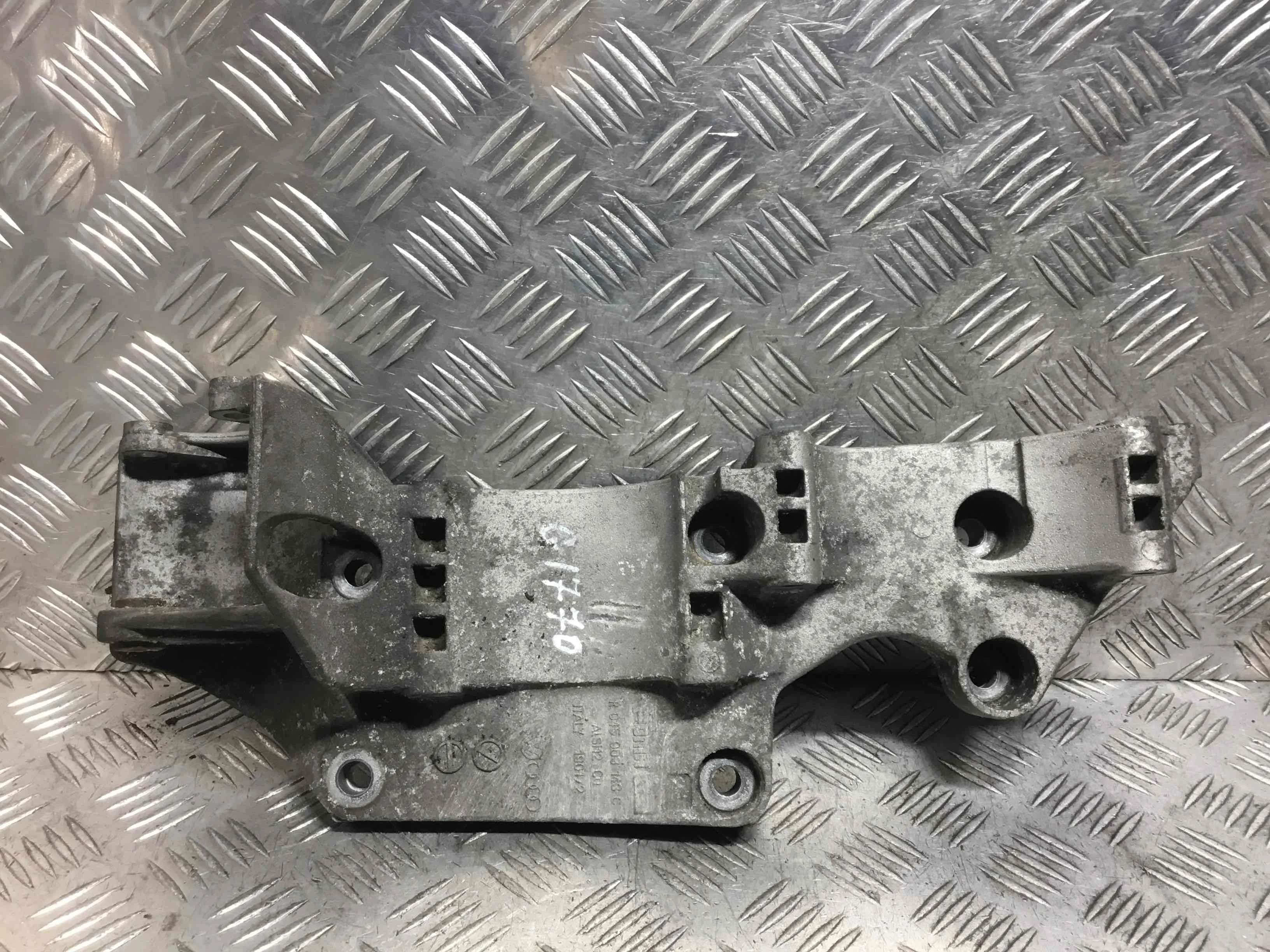 Кронштейн генератора Volkswagen Golf 4 поколение (1997-2004) дизель 1.9 TDI Механика Универсал