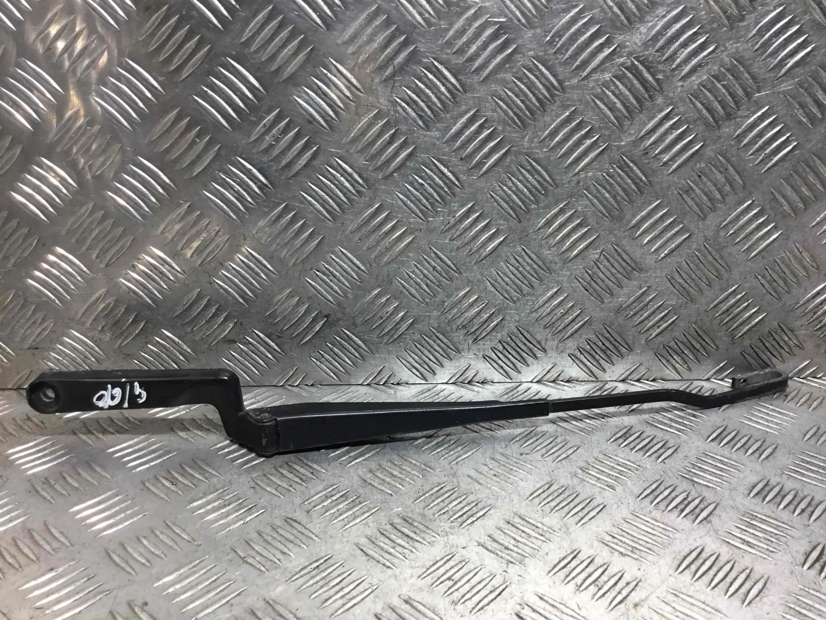 Щеткодержатель (поводок стеклоочистителя, дворник) Volkswagen Polo 3 поколение (1994-2001) бензин 1.4 i Механика Х/б