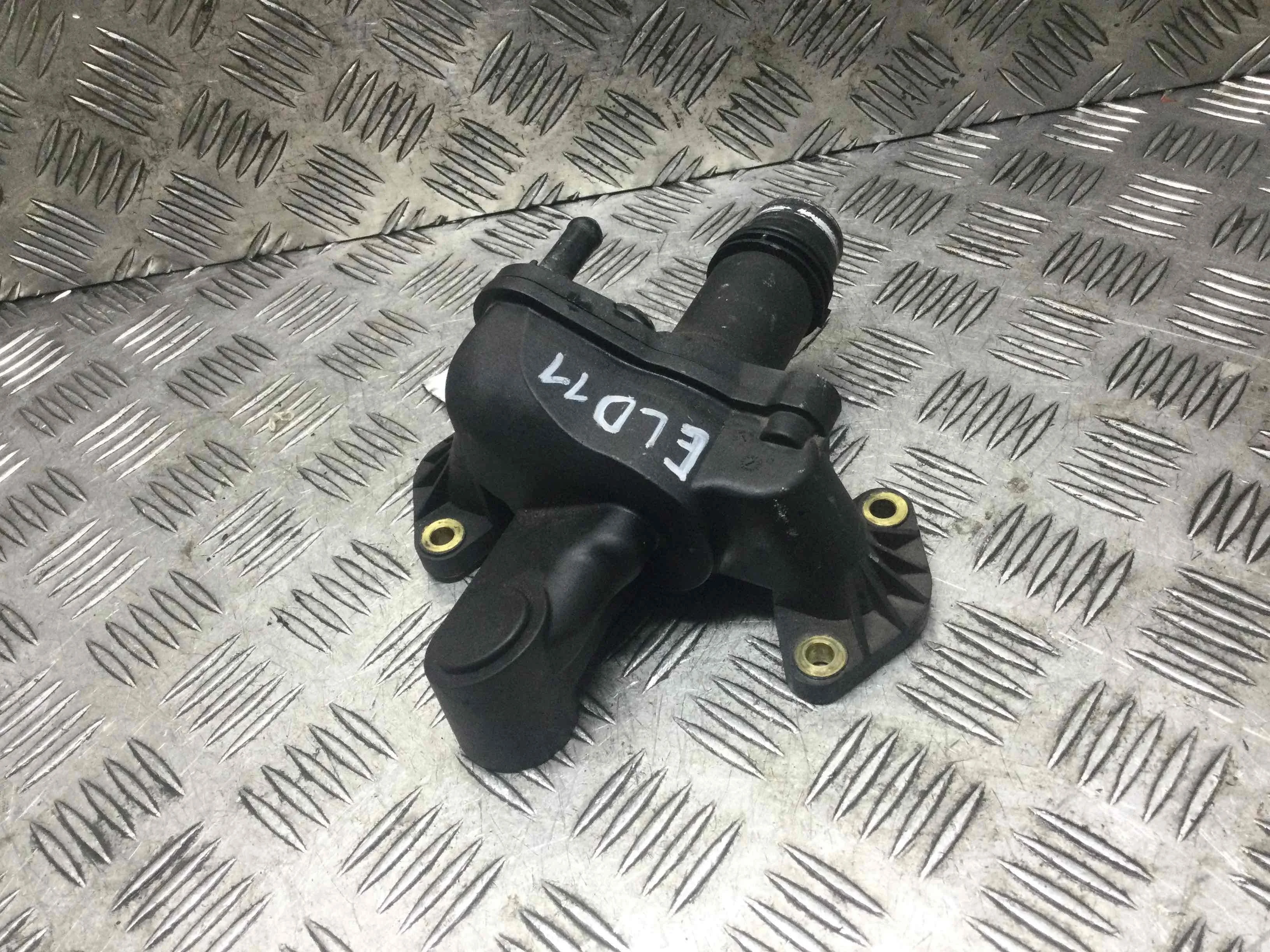 Фланец (тройник) системы охлаждения Jaguar S-type 1 поколение (1999-2004) дизель 2.7 TD Автомат Седан