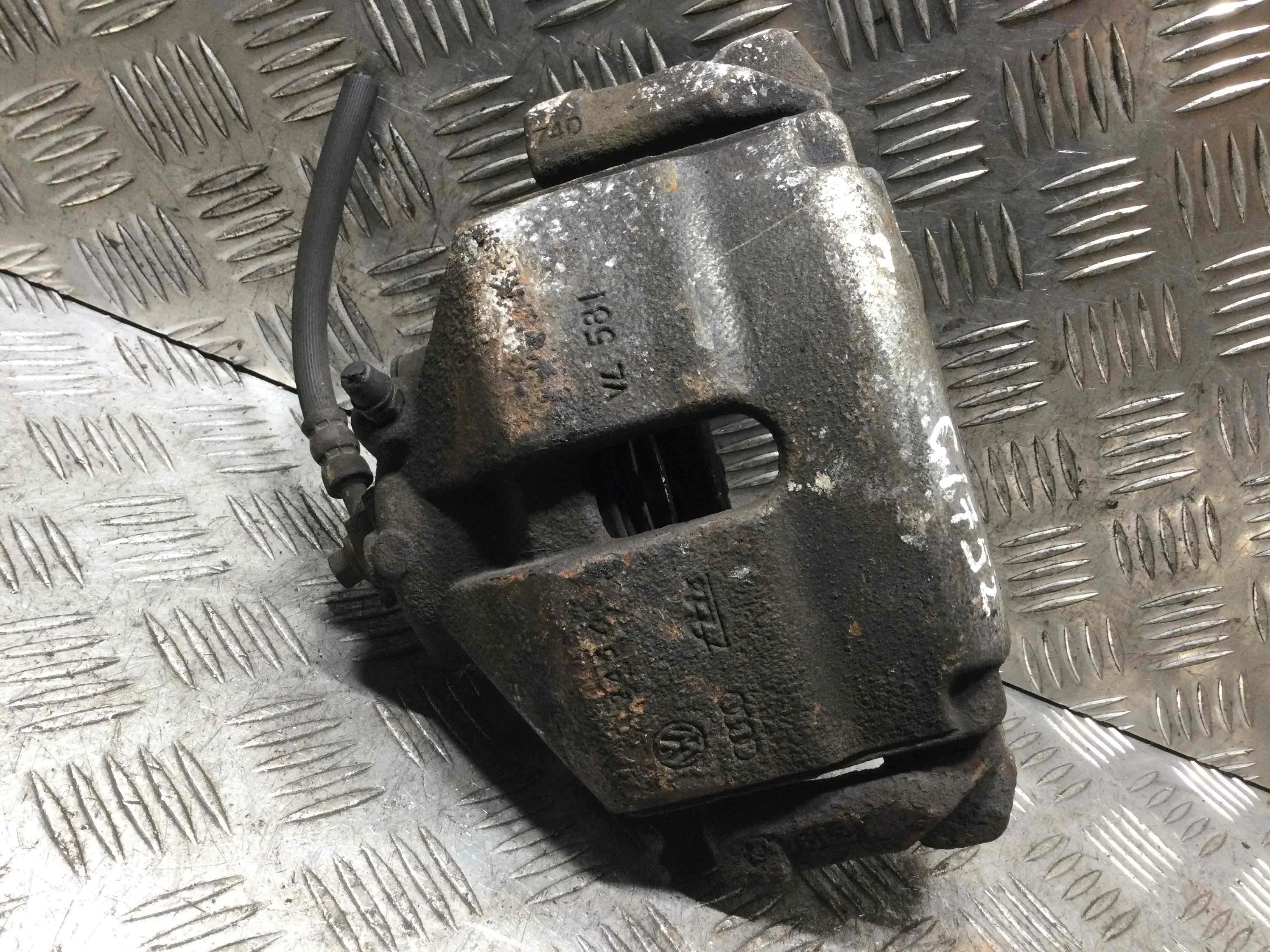 Суппорт передний левый Audi A3 8P (2003-2005) бензин 2.0 i Механика Х/б