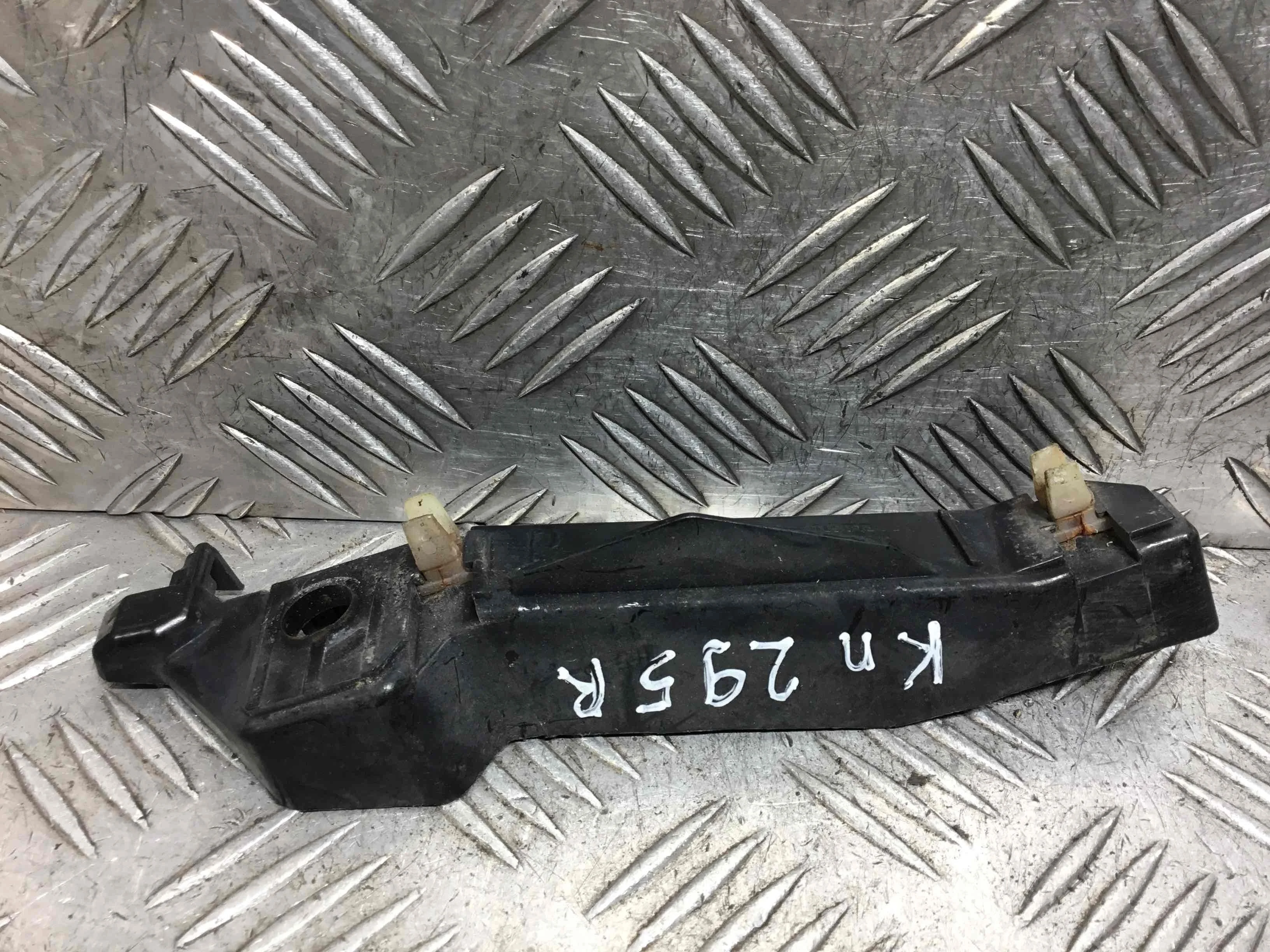 Кронштейн бампера переднего Hyundai Santa Fe 1 поколение [рестайлинг] (2004-2012) дизель 2.2 CRDi Механика Внедорожник