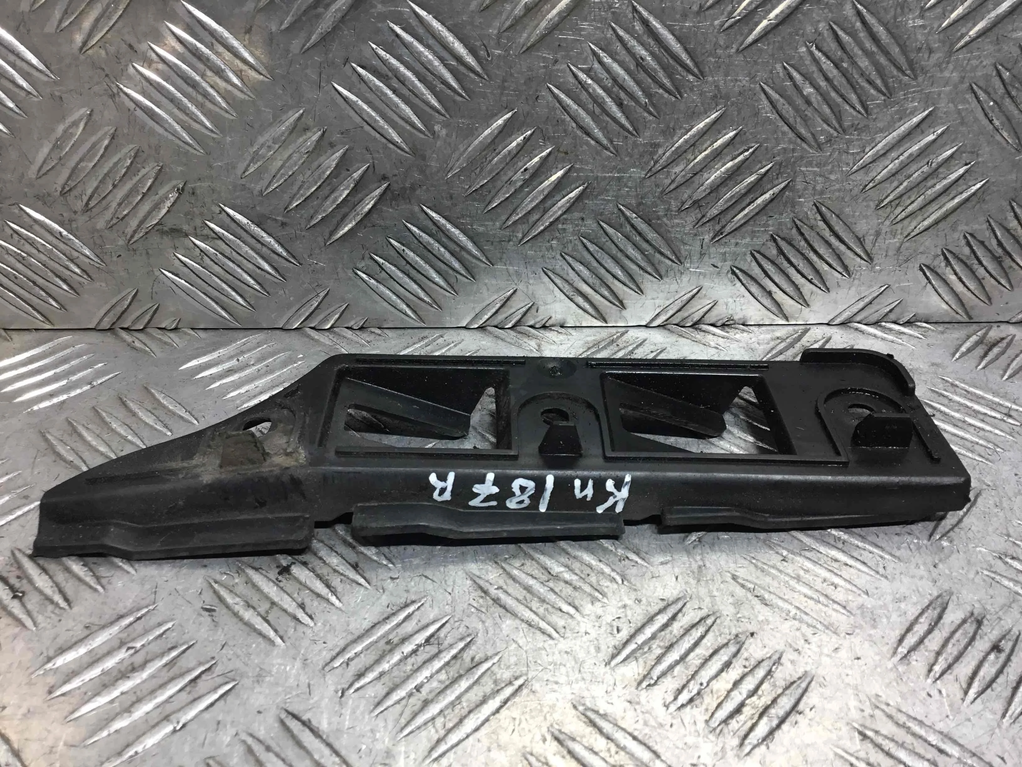 Кронштейн бампера переднего Volkswagen Golf 5 поколение (2004-2009) дизель 1.9 TDI  Х/б