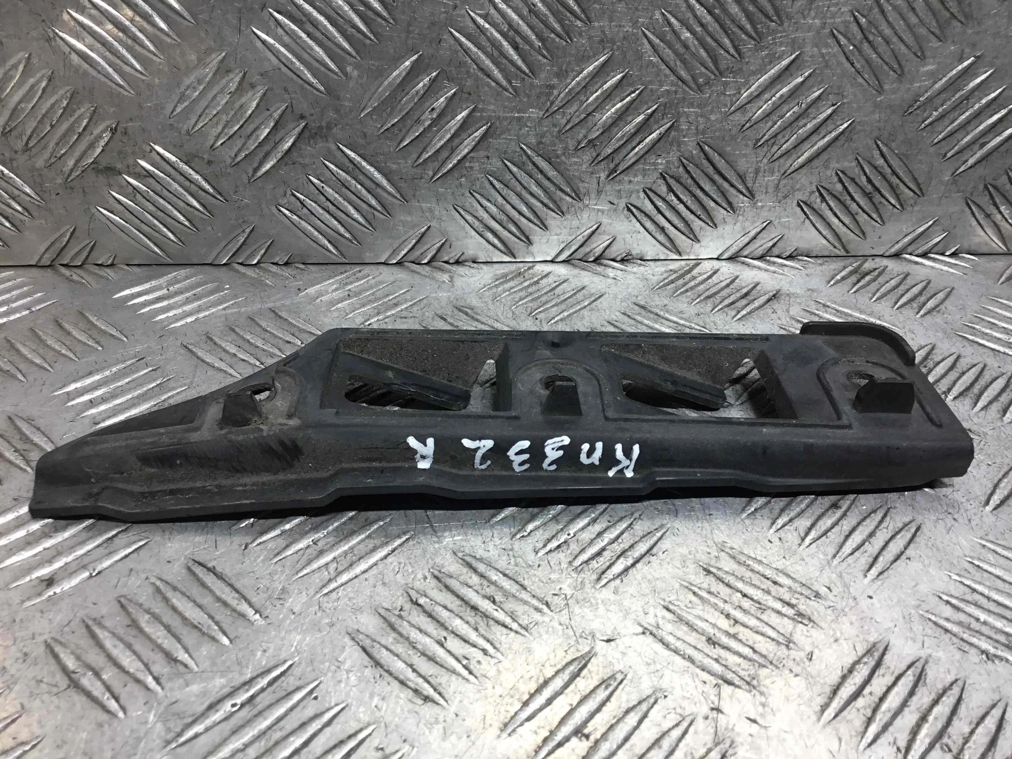 Кронштейн бампера переднего Volkswagen Golf 5 поколение (2004-2009) бензин 1.4 i Механика Х/б