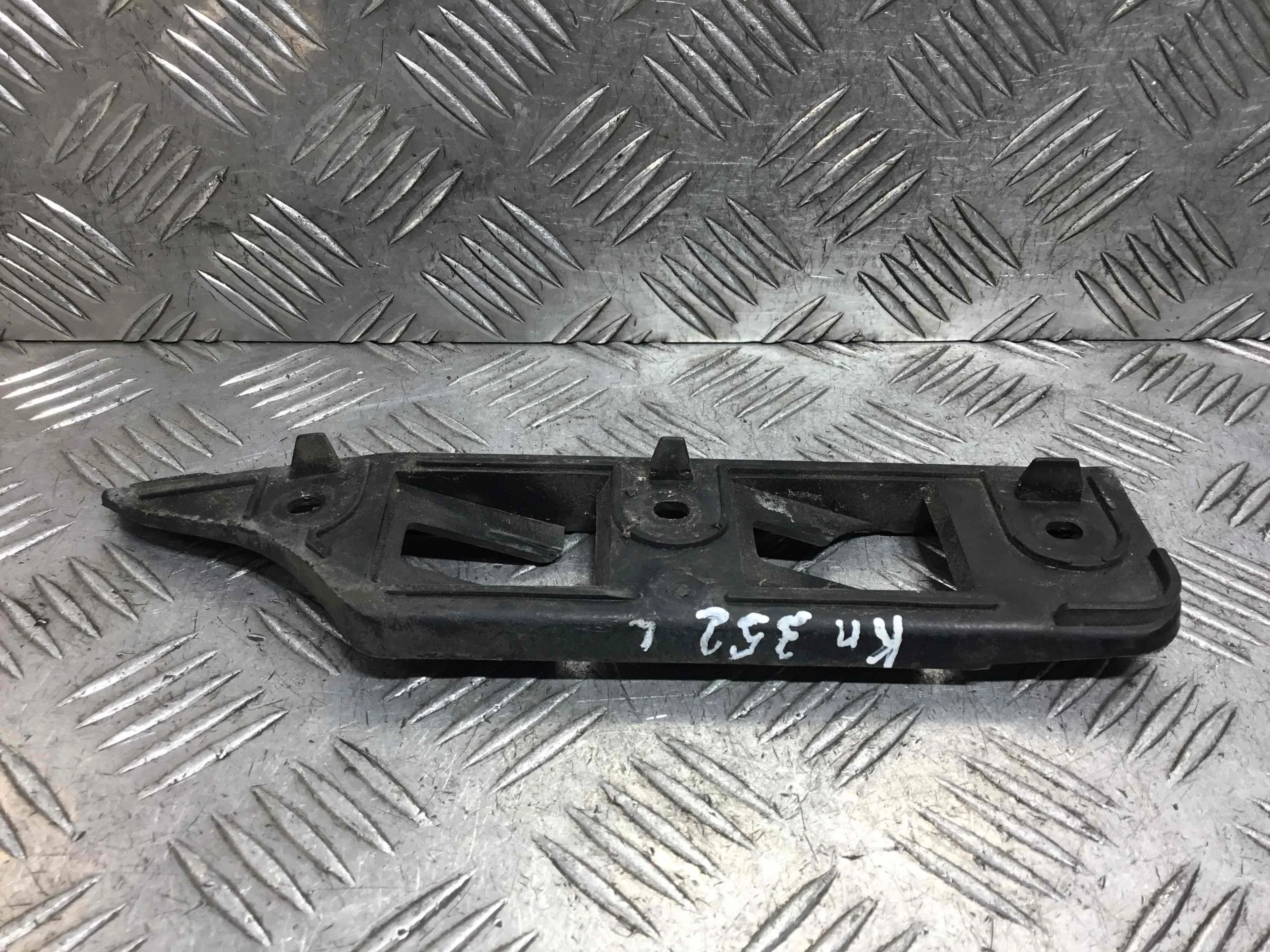 Кронштейн бампера переднего Volkswagen Golf 5 поколение (2004-2009) дизель 2.0 TDI Механика Седан