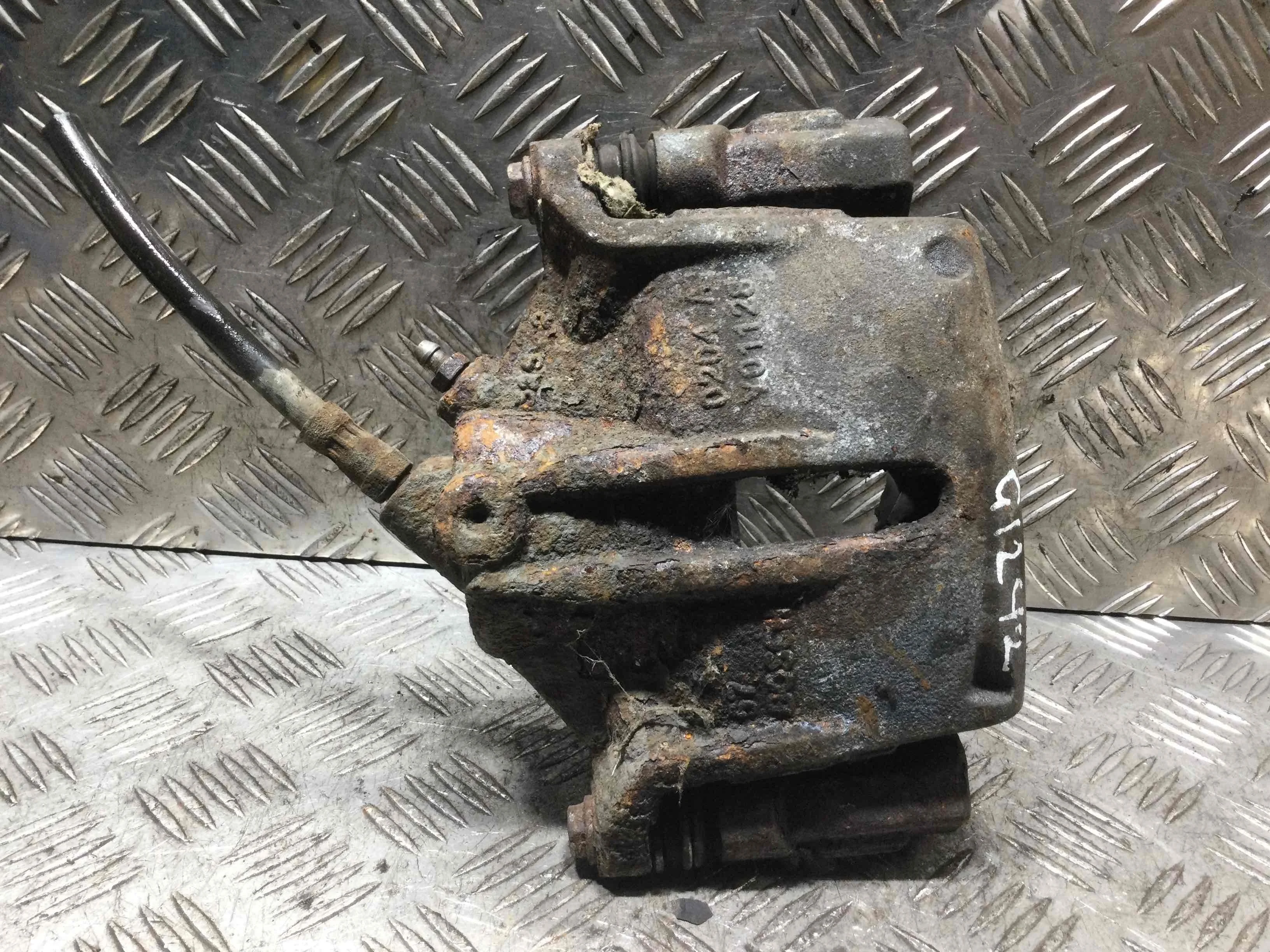 Суппорт передний левый Ford Mondeo Mondeo III 2000 - 2003 бензин 1.8 i Механика Универсал