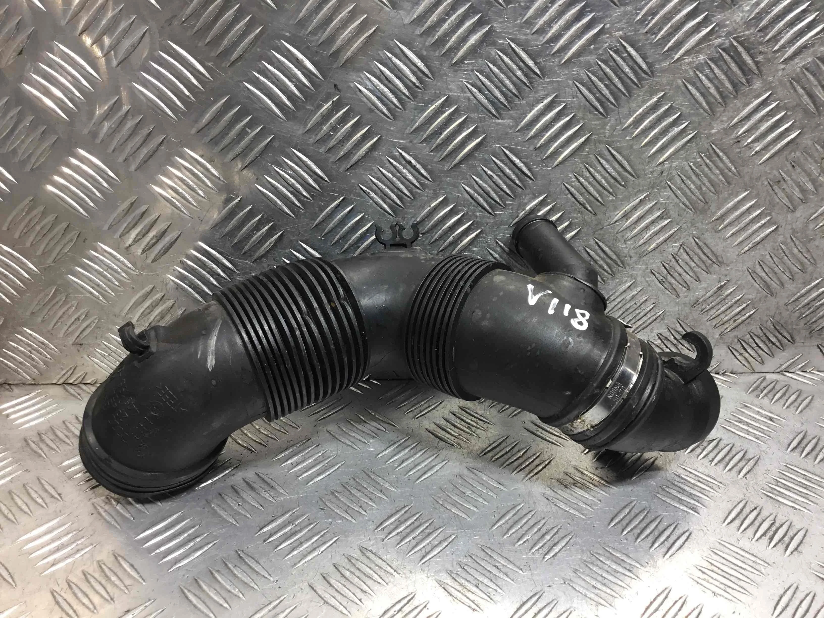 Патрубок воздушного фильтра Volkswagen Passat B6 (2005-2010) дизель 1.6 TDI Механика Универсал